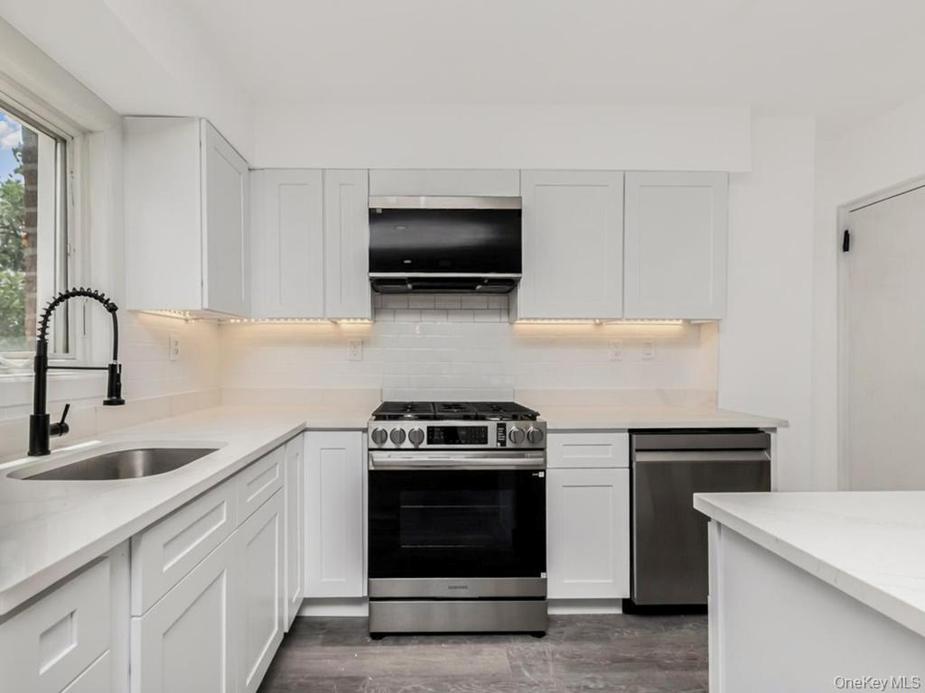 Single Family 219th  Bronx, NY 10469, MLS-1007312-9