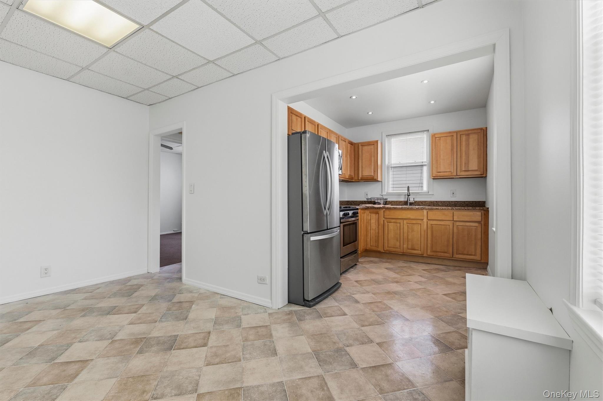 Single Family Miles Avenue Bronx, NY 10465, MLS-1007378-16