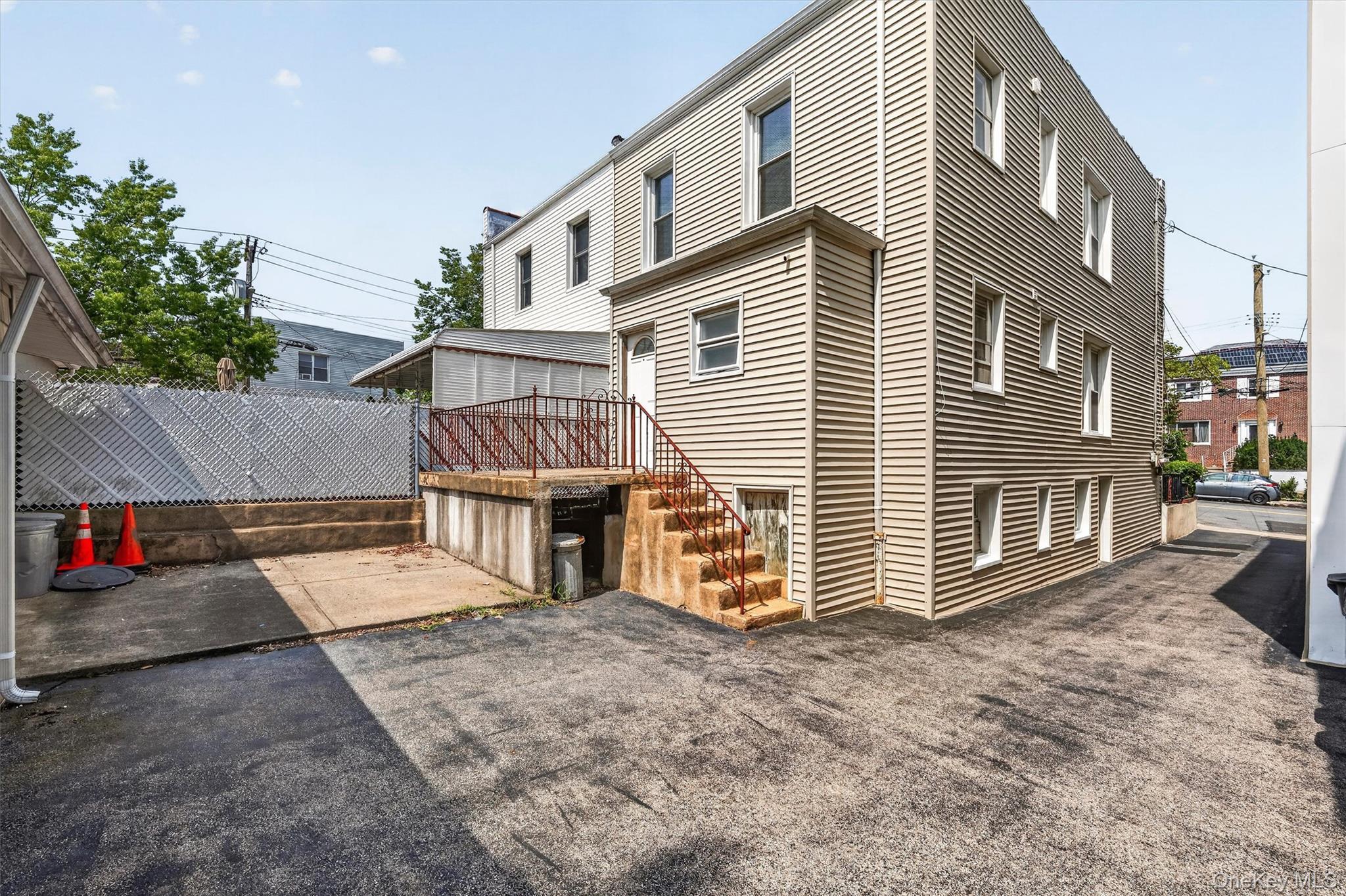 Single Family Miles Avenue Bronx, NY 10465, MLS-1007378-18