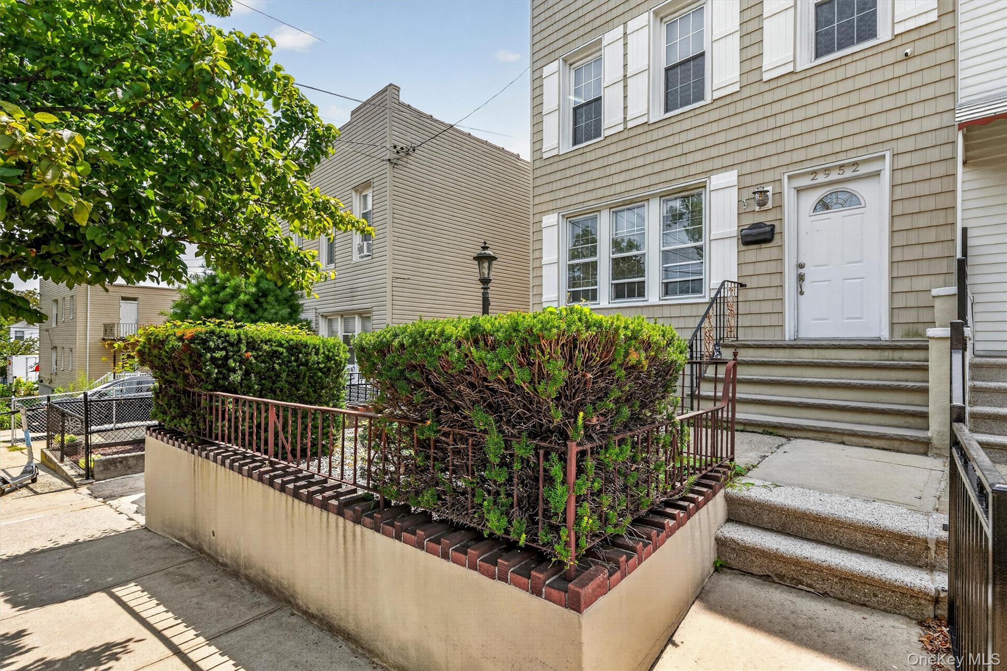 Single Family Miles Avenue Bronx, NY 10465, MLS-1007378-3