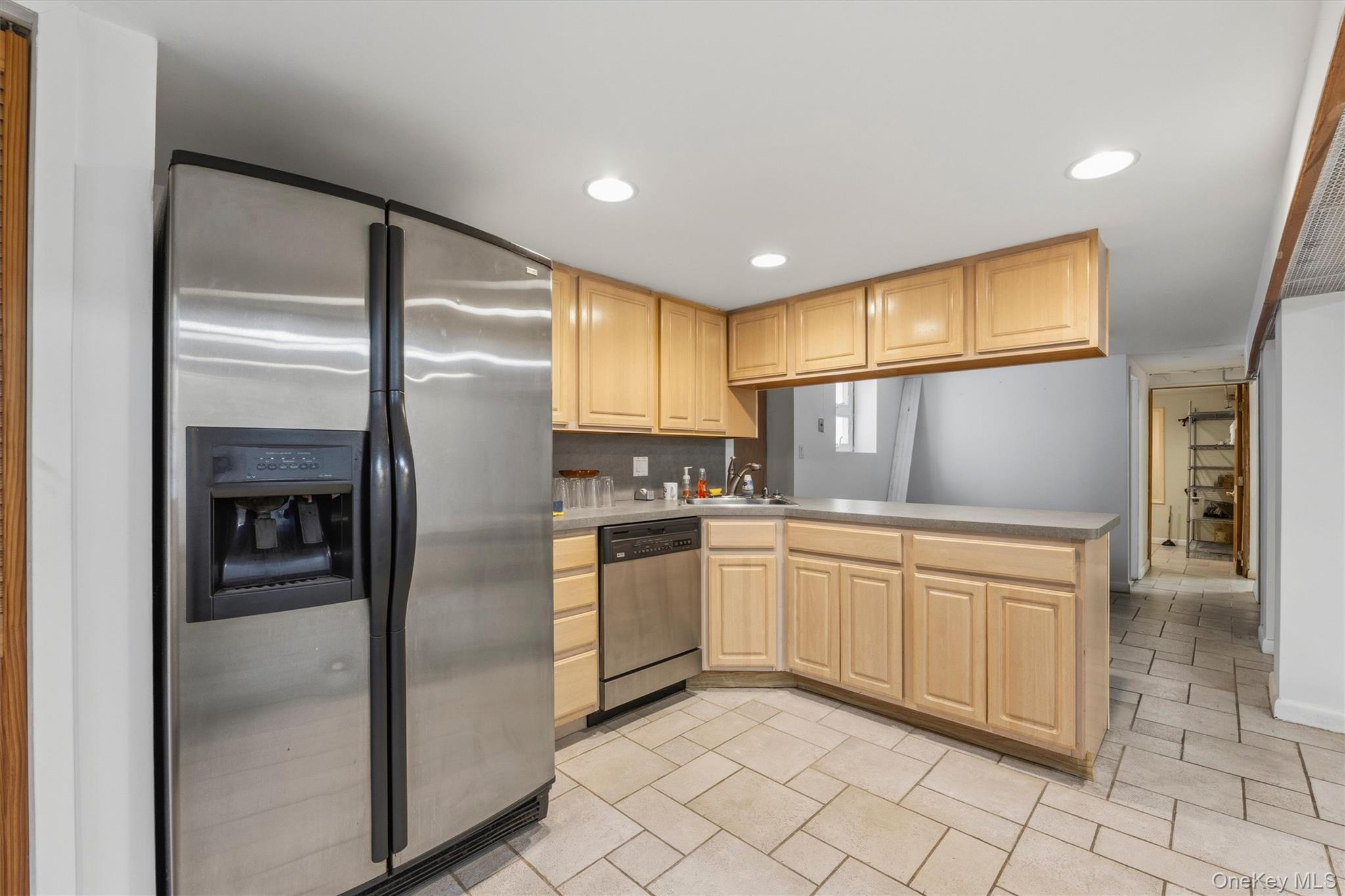 Single Family Miles Avenue Bronx, NY 10465, MLS-1007378-4