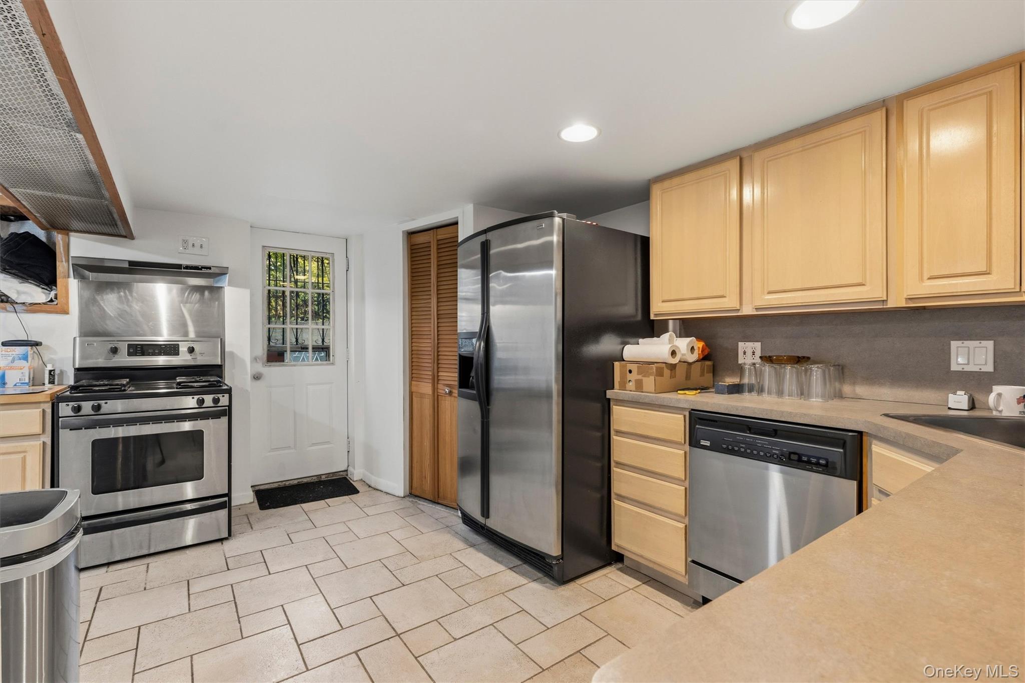 Single Family Miles Avenue Bronx, NY 10465, MLS-1007378-5