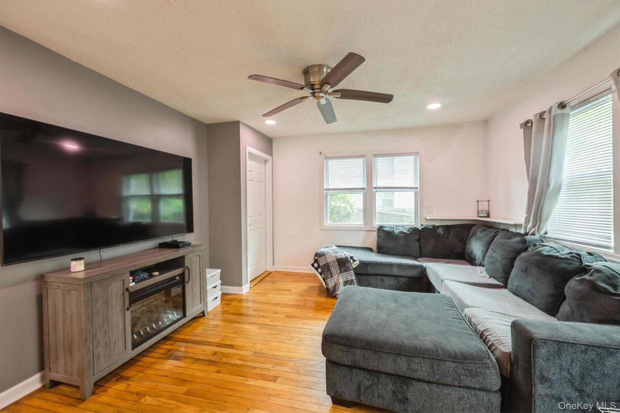 Single Family Hallock Landing Road  Suffolk County, NY 11778, MLS-1007391-4