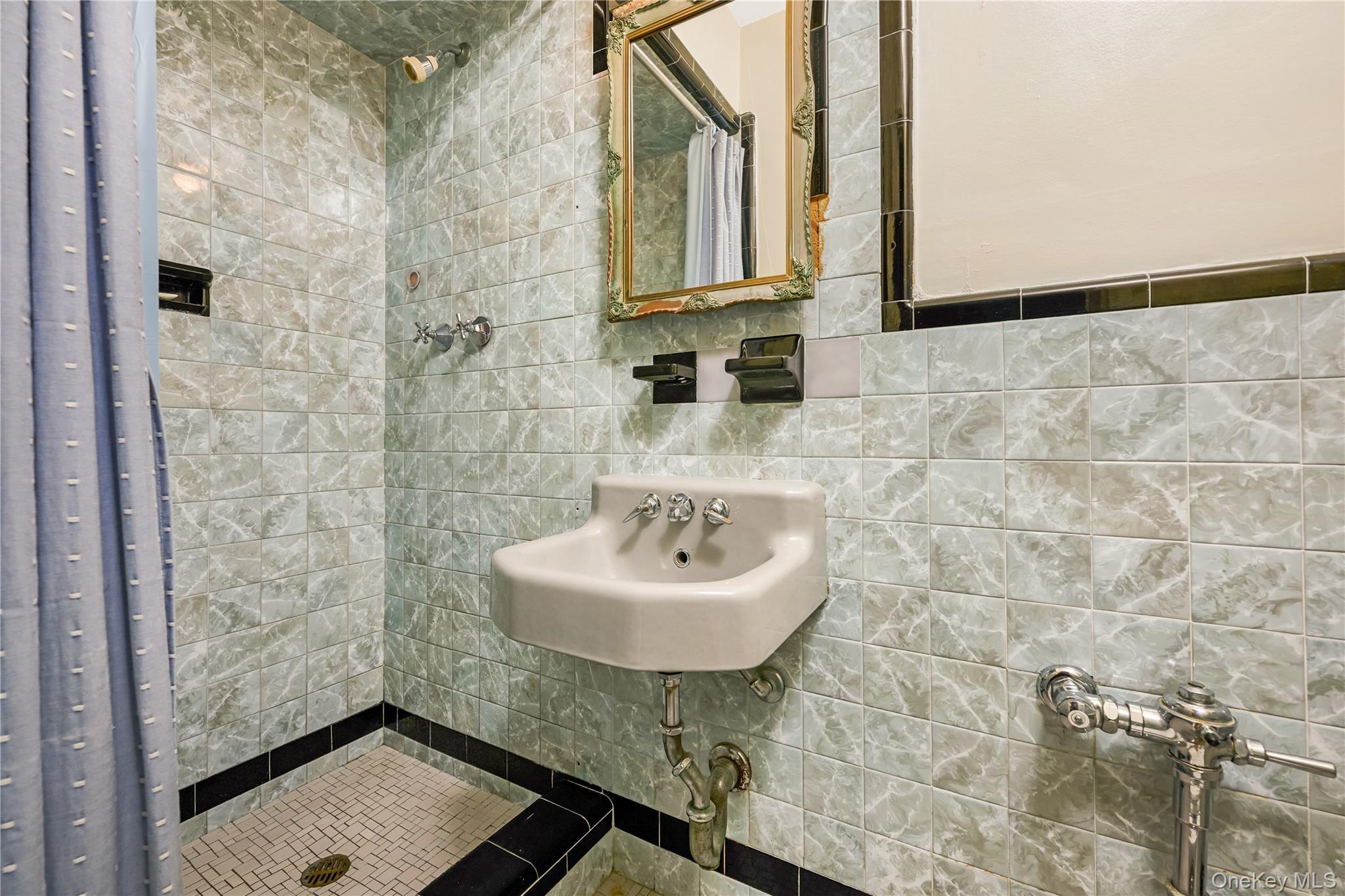 Single Family 171st Street Queens, NY 11366, MLS-1007471-13