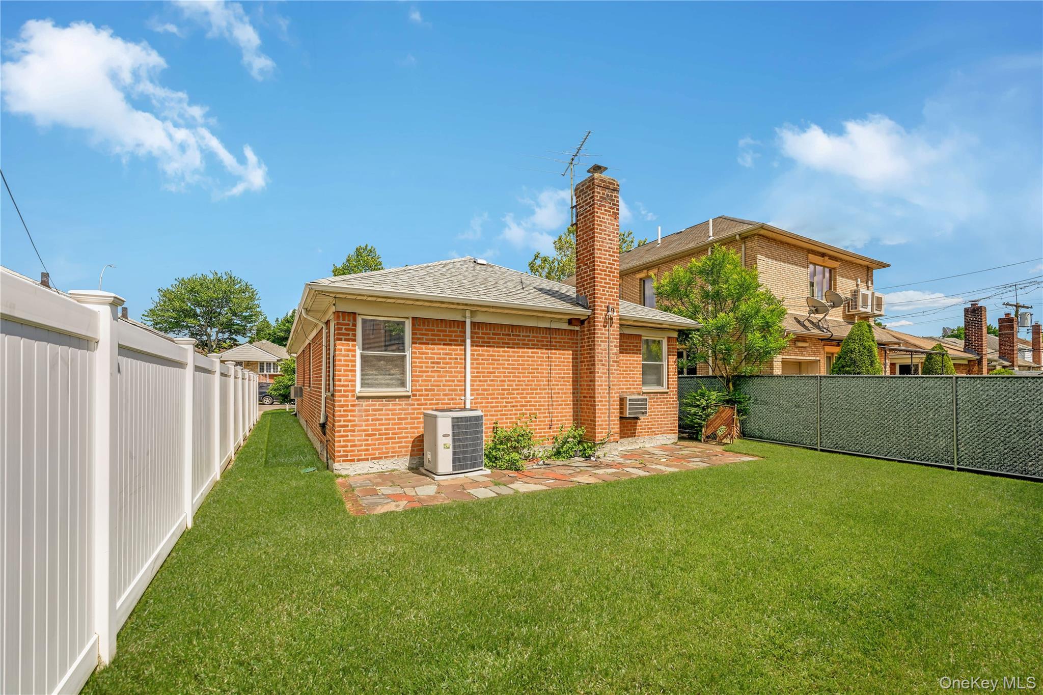 Single Family 171st Street Queens, NY 11366, MLS-1007471-21