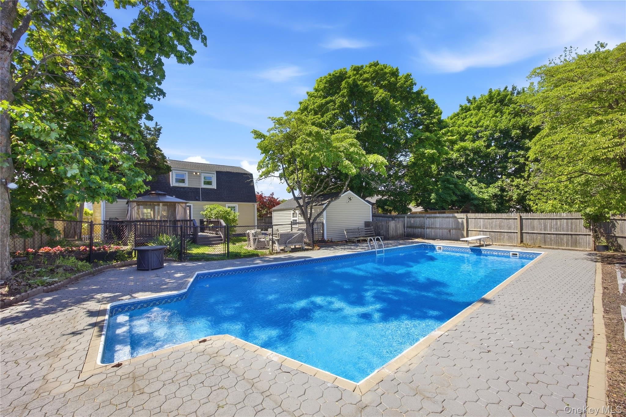 Single Family Parkdale Suffolk County, NY 11703, MLS-1007538-16