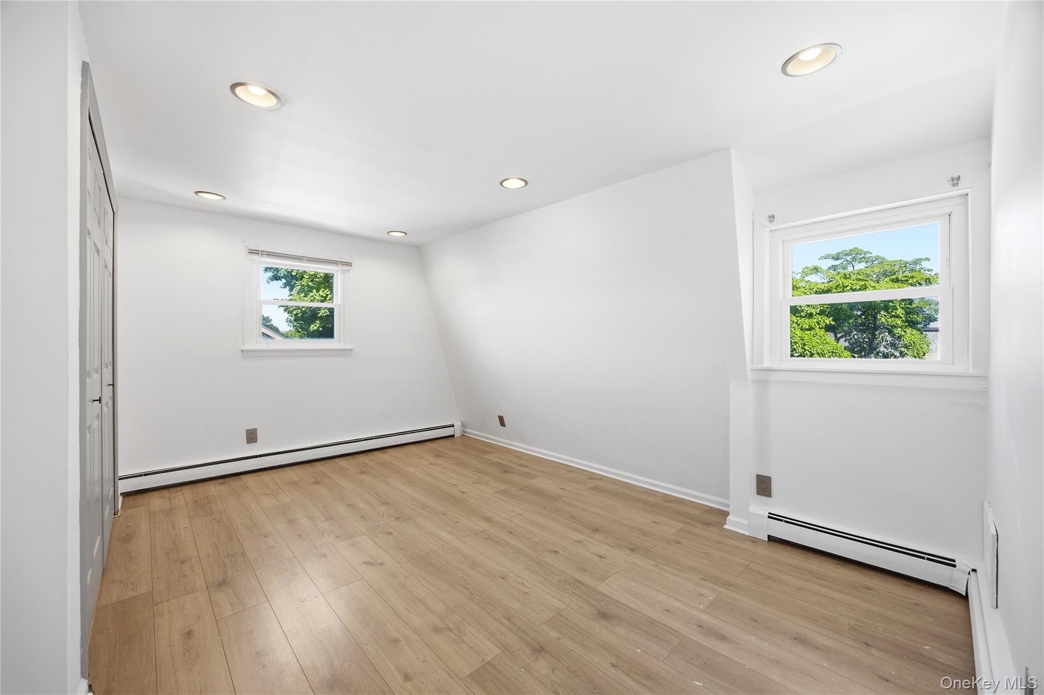 Single Family Parkdale Suffolk County, NY 11703, MLS-1007538-9