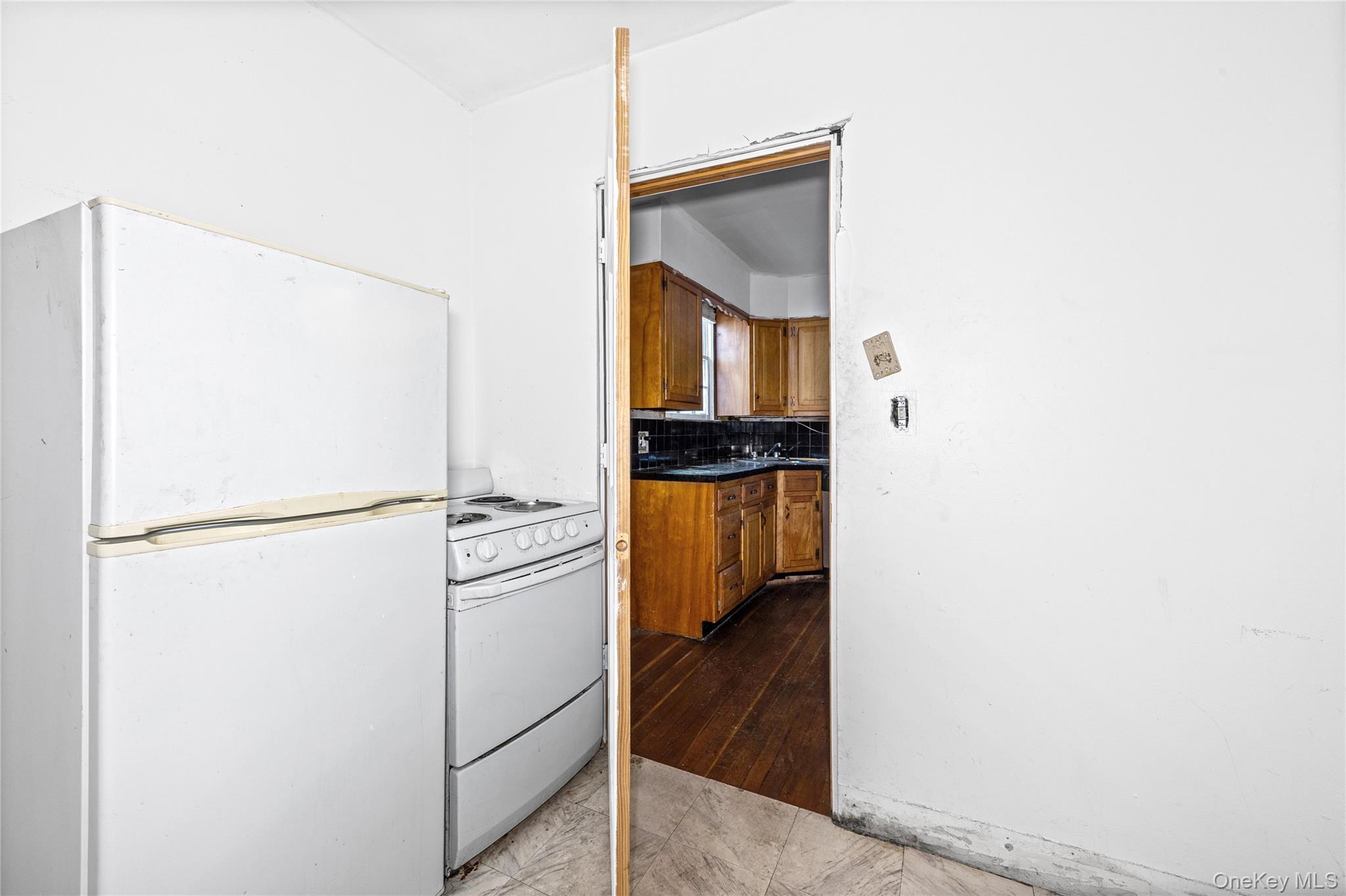 Single Family Henry Street Nassau County, NY 11553, MLS-1007584-23