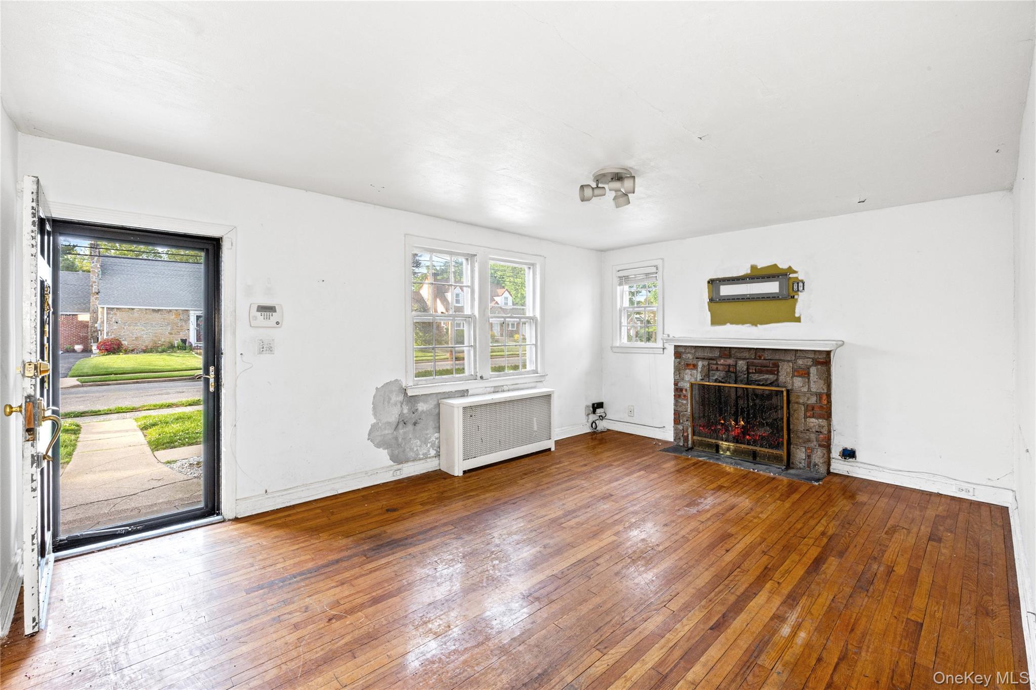 Single Family Henry Street Nassau County, NY 11553, MLS-1007584-8