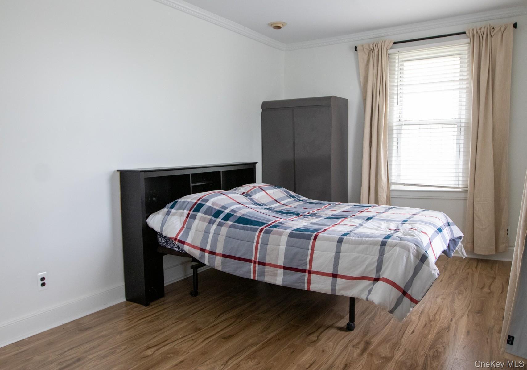 Single Family Robertson Bronx, NY 10470, MLS-1007689-16
