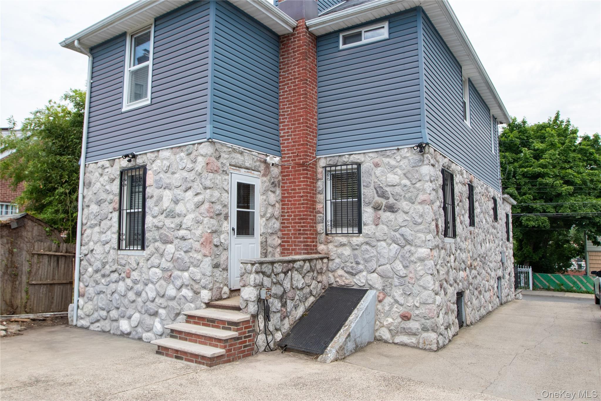 Single Family Robertson Bronx, NY 10470, MLS-1007689-17