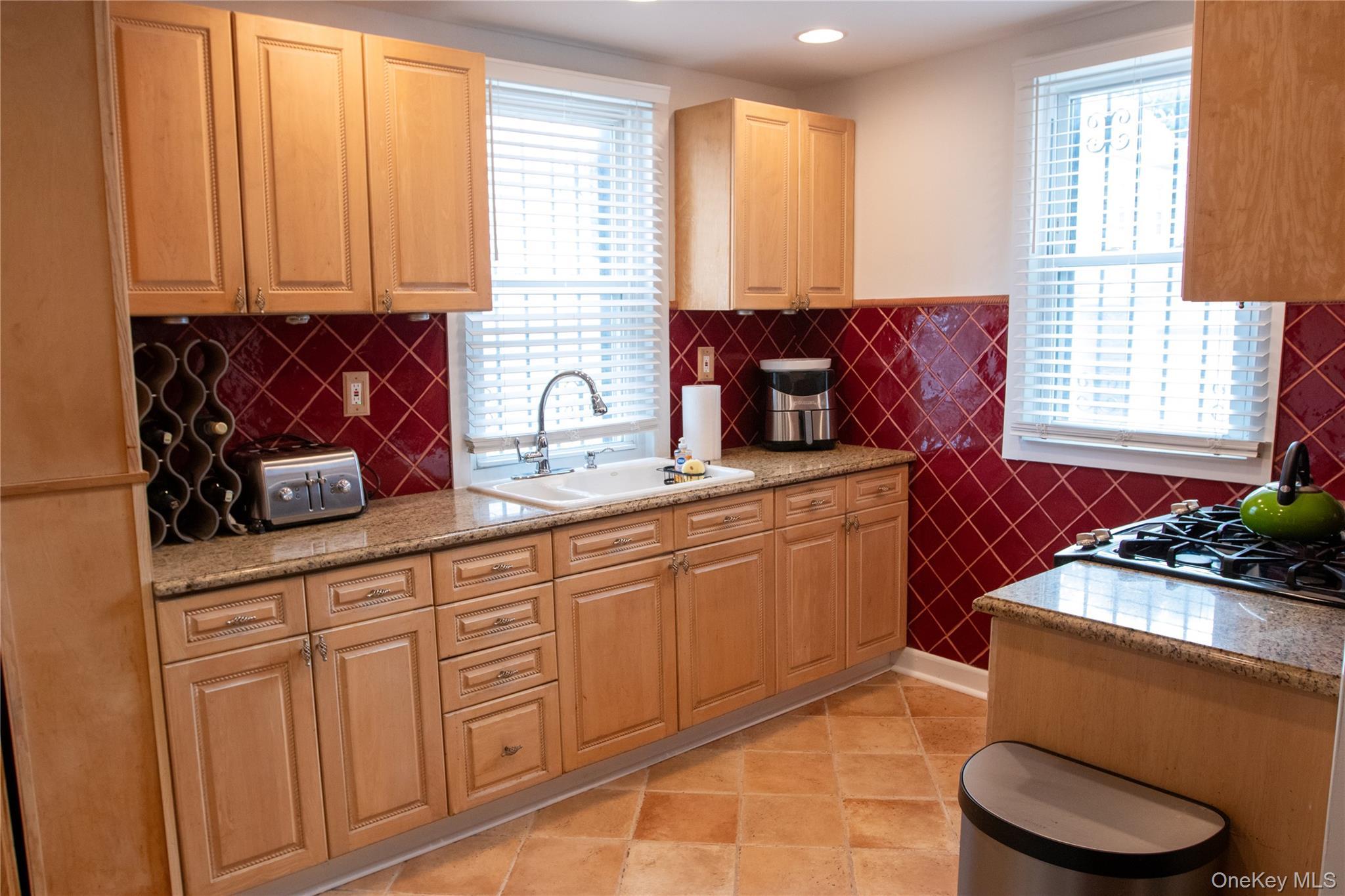 Single Family Robertson Bronx, NY 10470, MLS-1007689-3