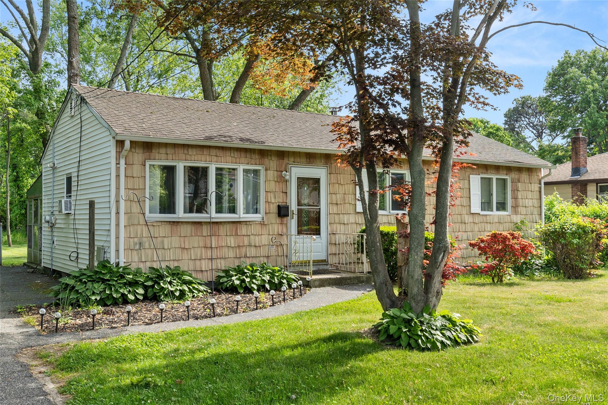 Single Family E Lakeland Street Suffolk County, NY 11706, MLS-1007871-2