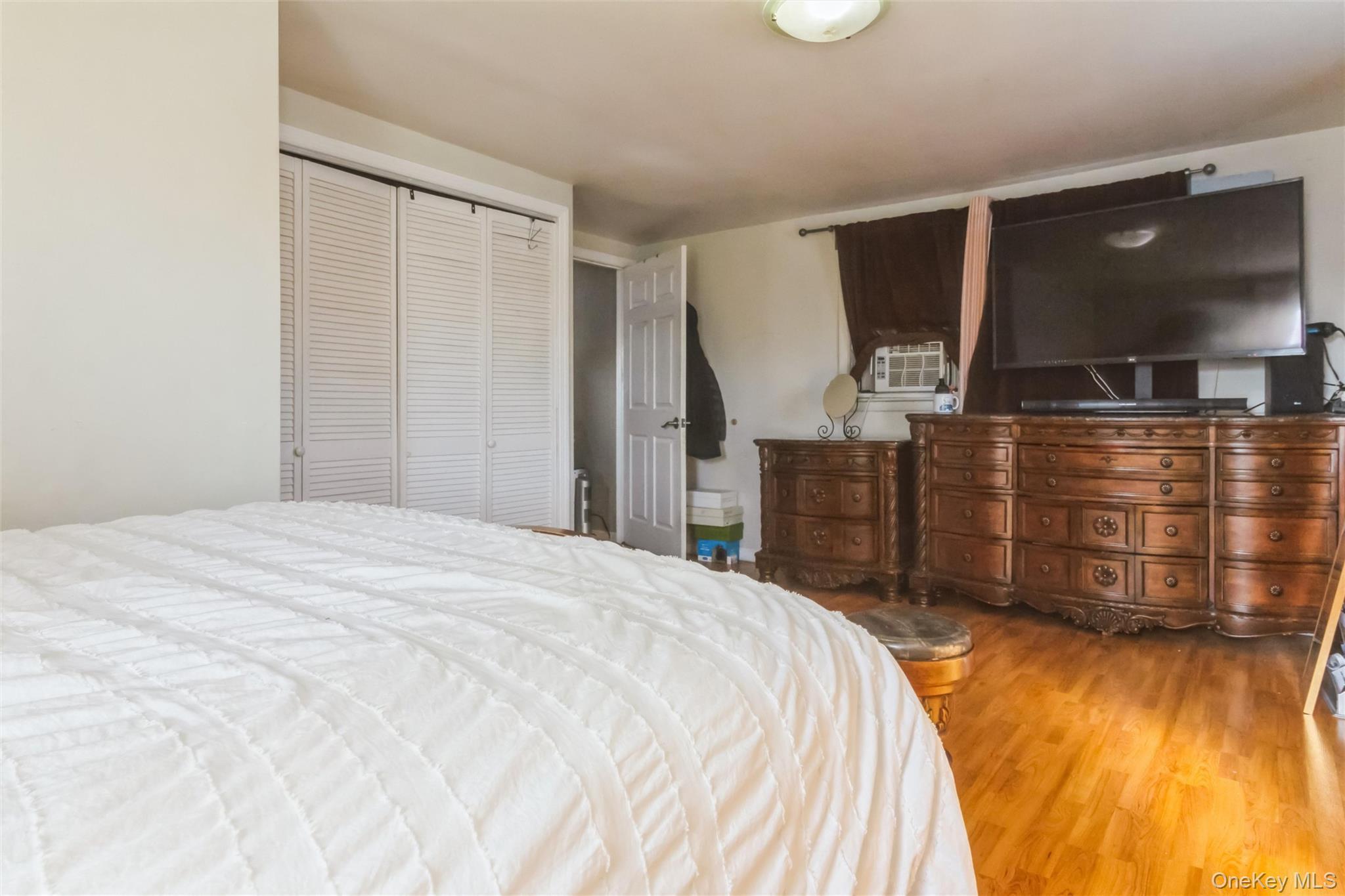 Single Family Grant Drive E Nassau County, NY 11580, MLS-1007883-15