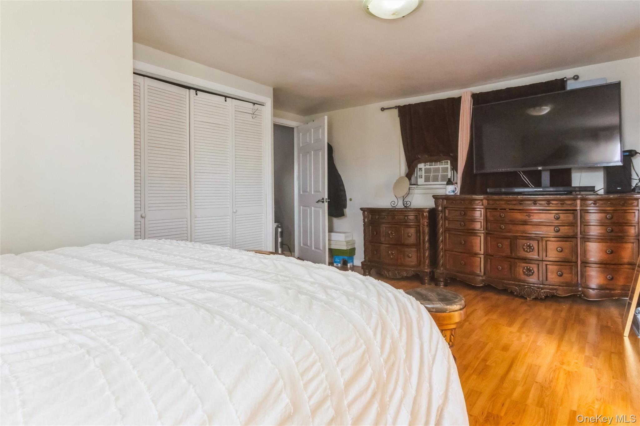 Single Family Grant Drive E Nassau County, NY 11580, MLS-1007883-16