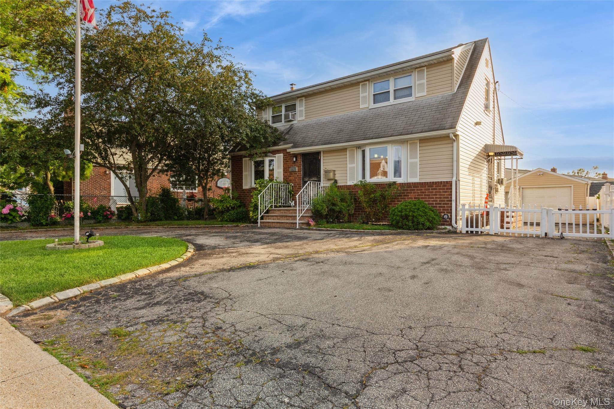 Single Family Grant Drive E Nassau County, NY 11580, MLS-1007883-2