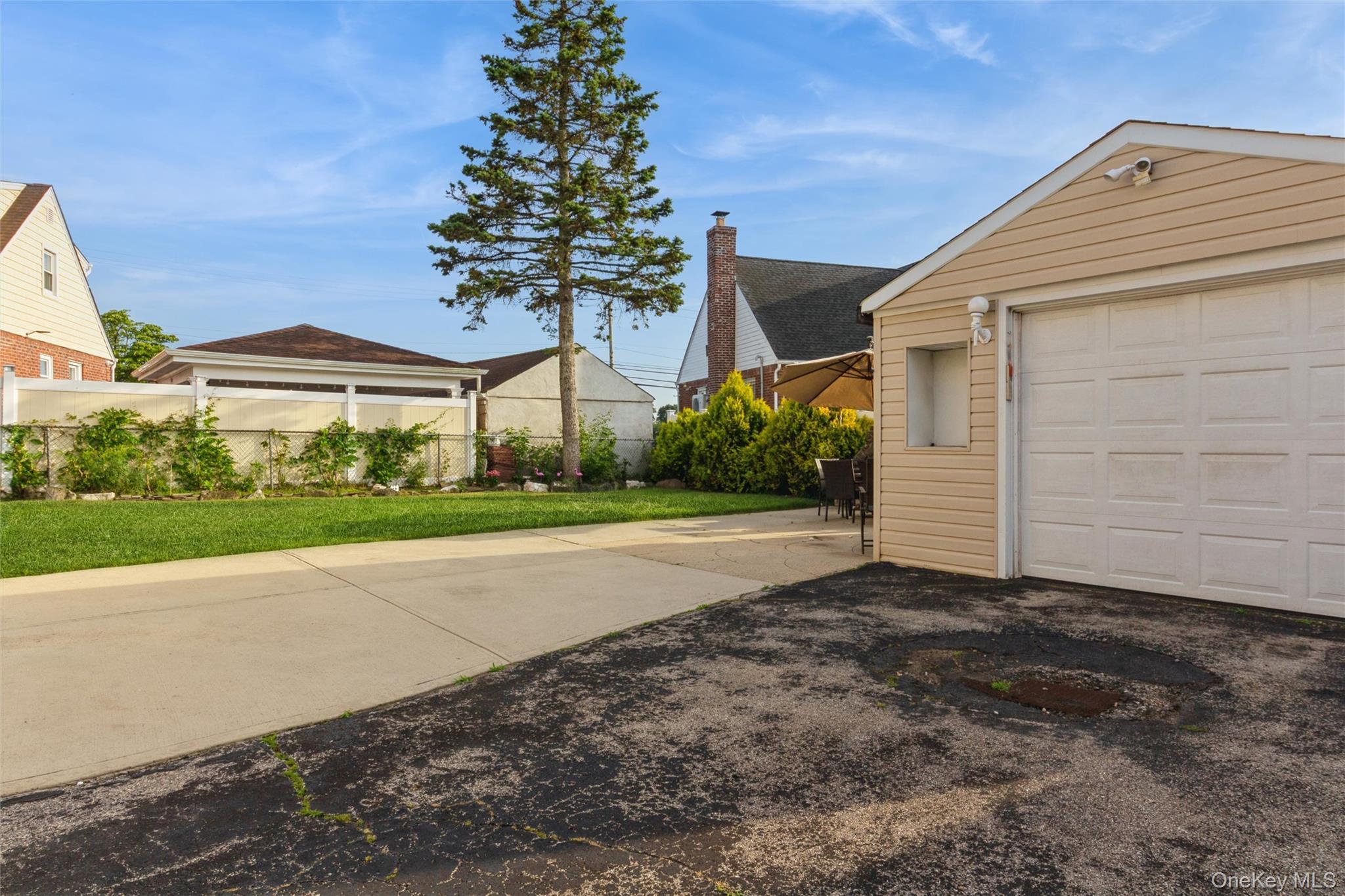 Single Family Grant Drive E Nassau County, NY 11580, MLS-1007883-3