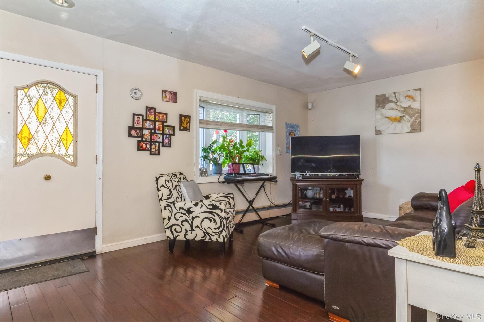 Single Family Grant Drive E Nassau County, NY 11580, MLS-1007883-4