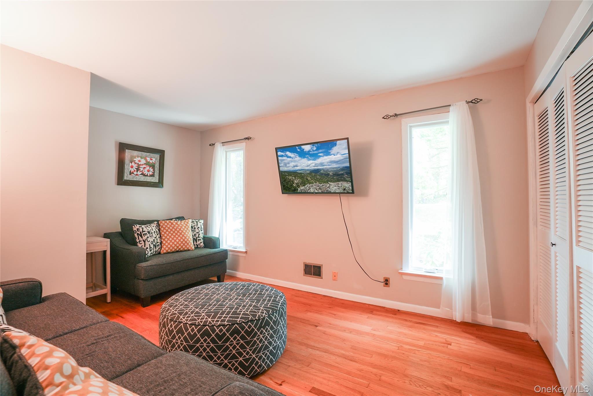 Single Family Peters Lane Westchester County, NY 10576, MLS-1007911-23