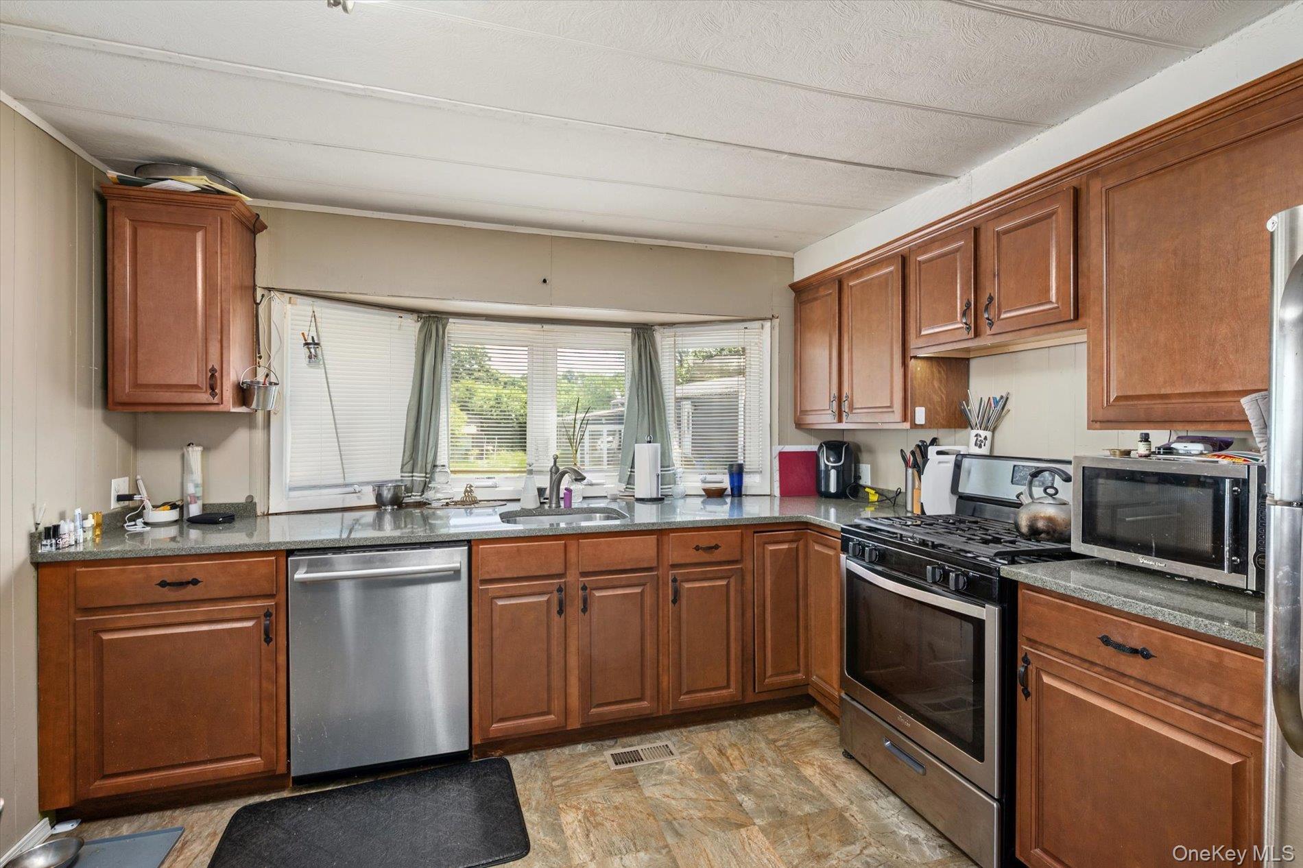 Single Family Minuteman Drive Suffolk County, NY 11716, MLS-1007928-7