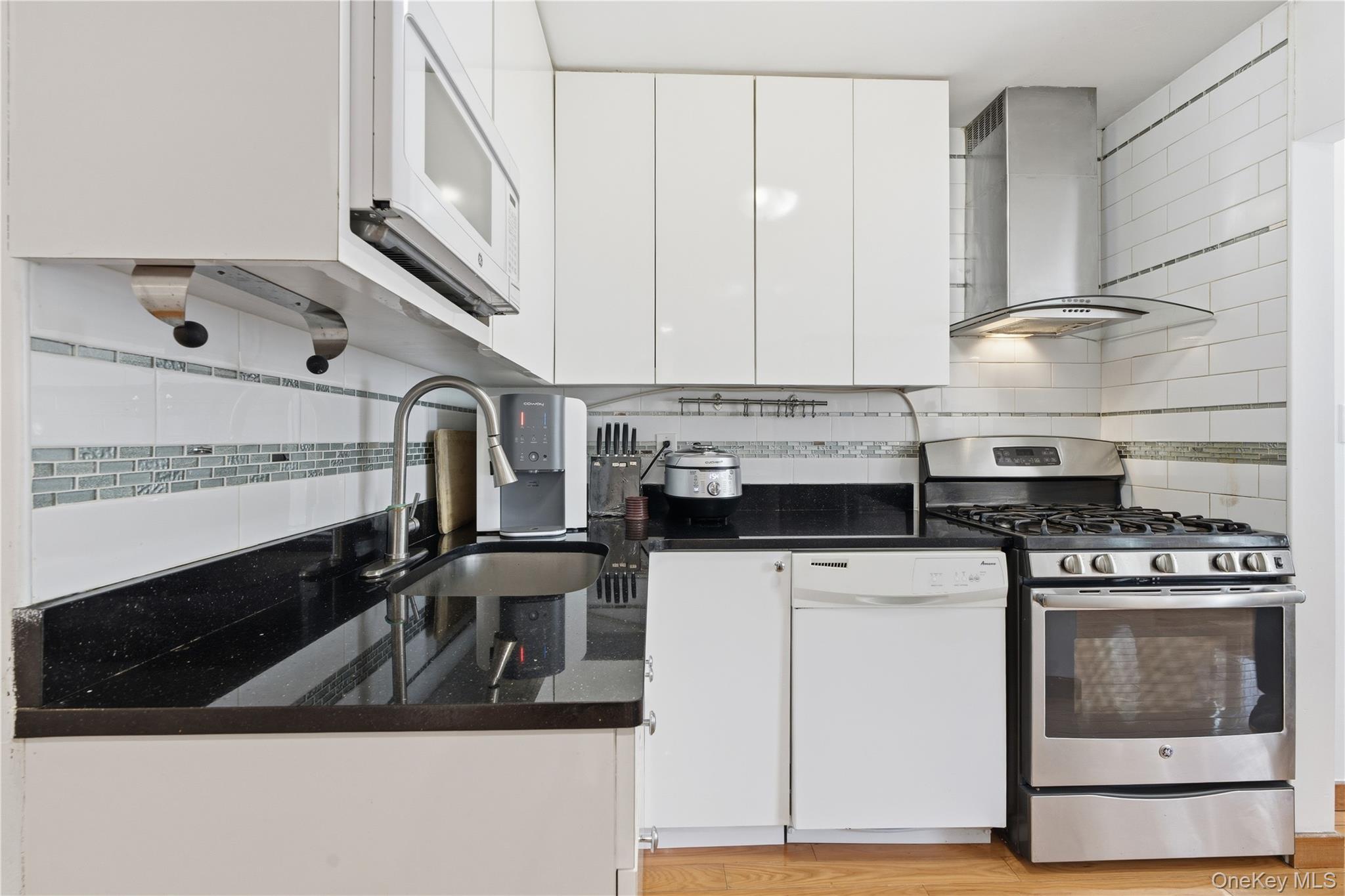 Single Family 46th Queens, NY 11361, MLS-1007977-5
