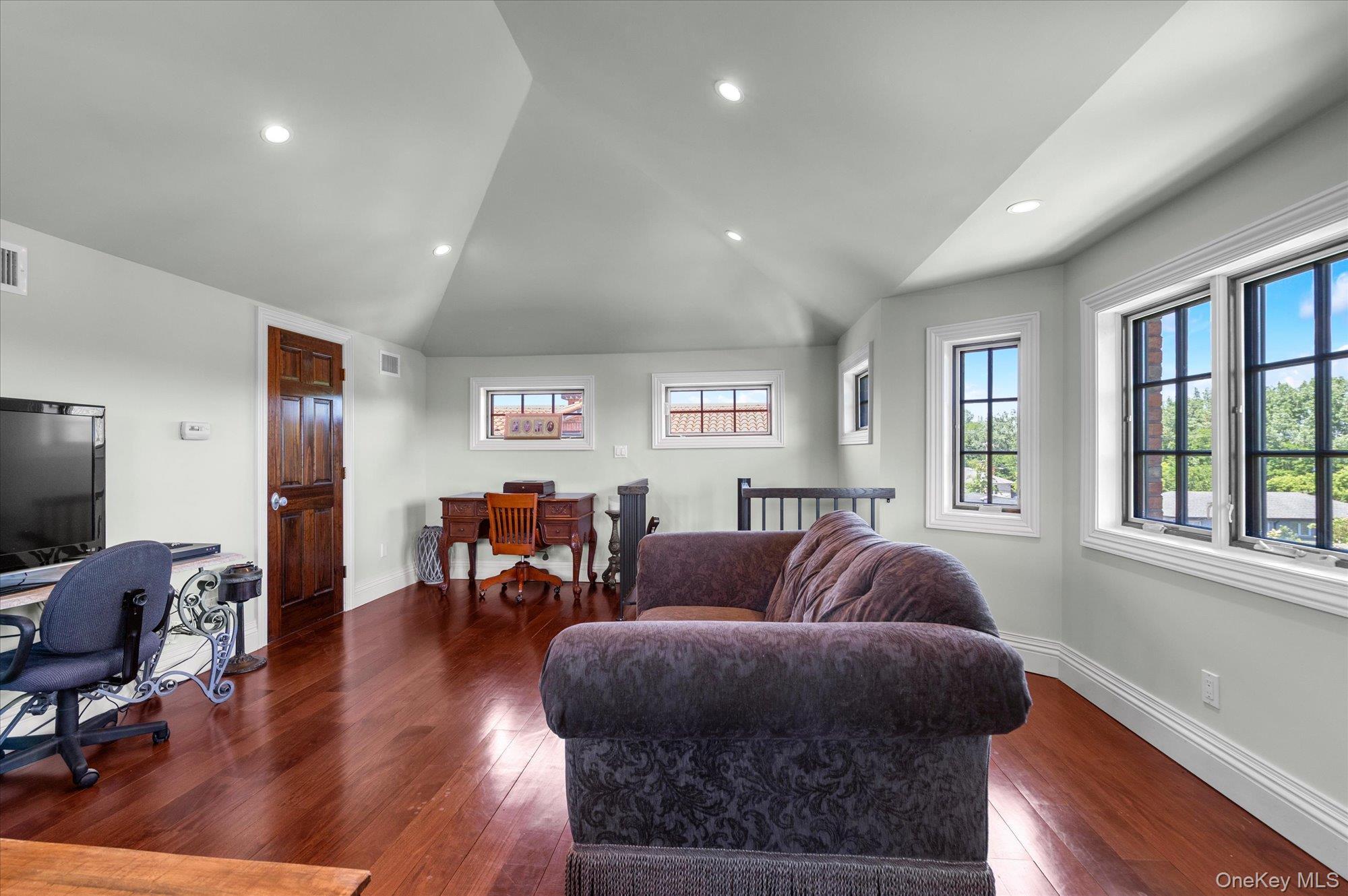 Single Family 13th Avenue  Queens, NY 11357, MLS-1008001-22