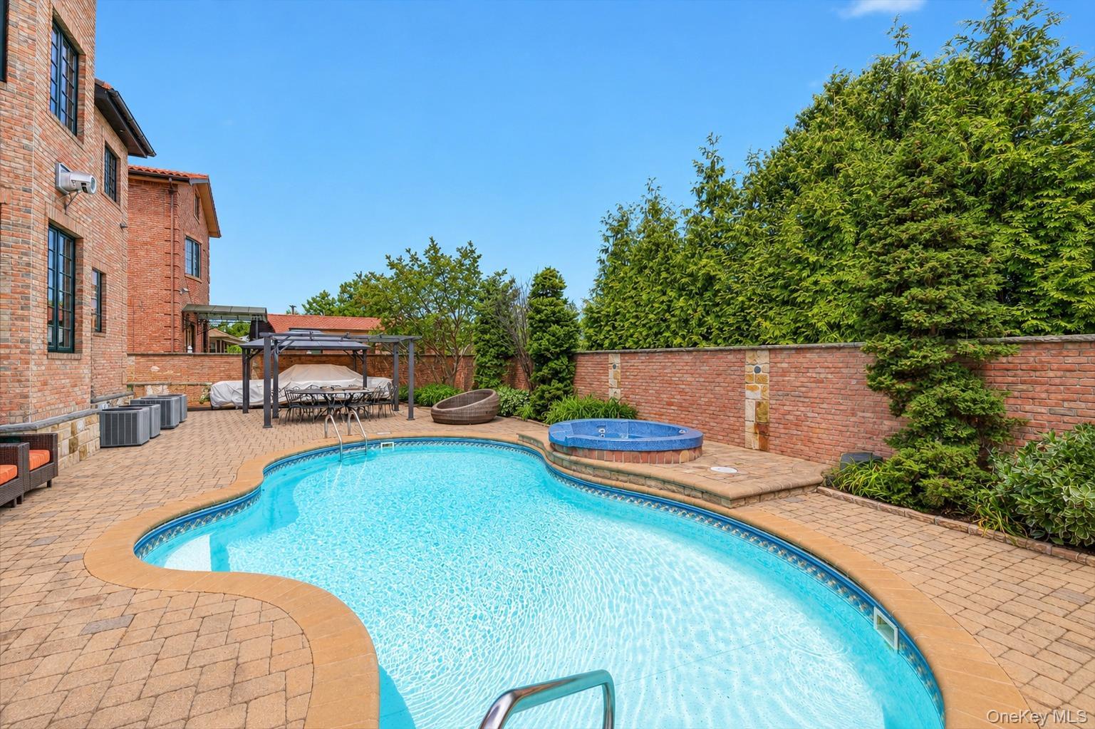 Single Family 13th Avenue  Queens, NY 11357, MLS-1008001-28