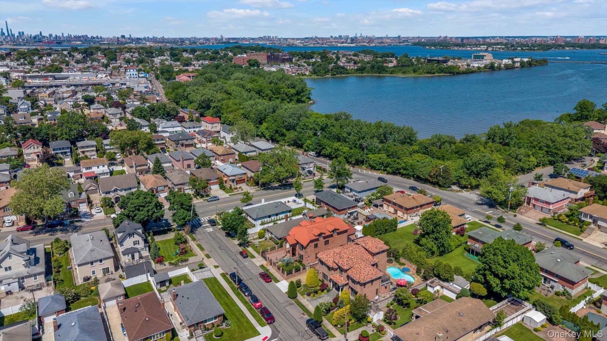 Single Family 13th Avenue  Queens, NY 11357, MLS-1008001-40