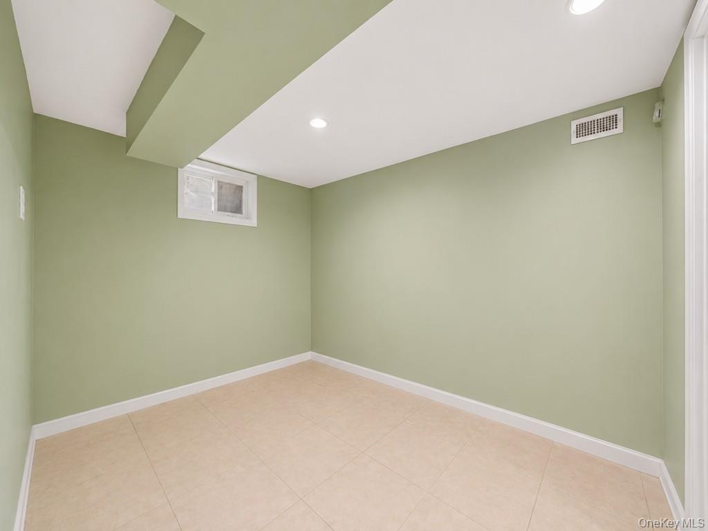 Single Family 112th Queens, NY 11433, MLS-1008003-12