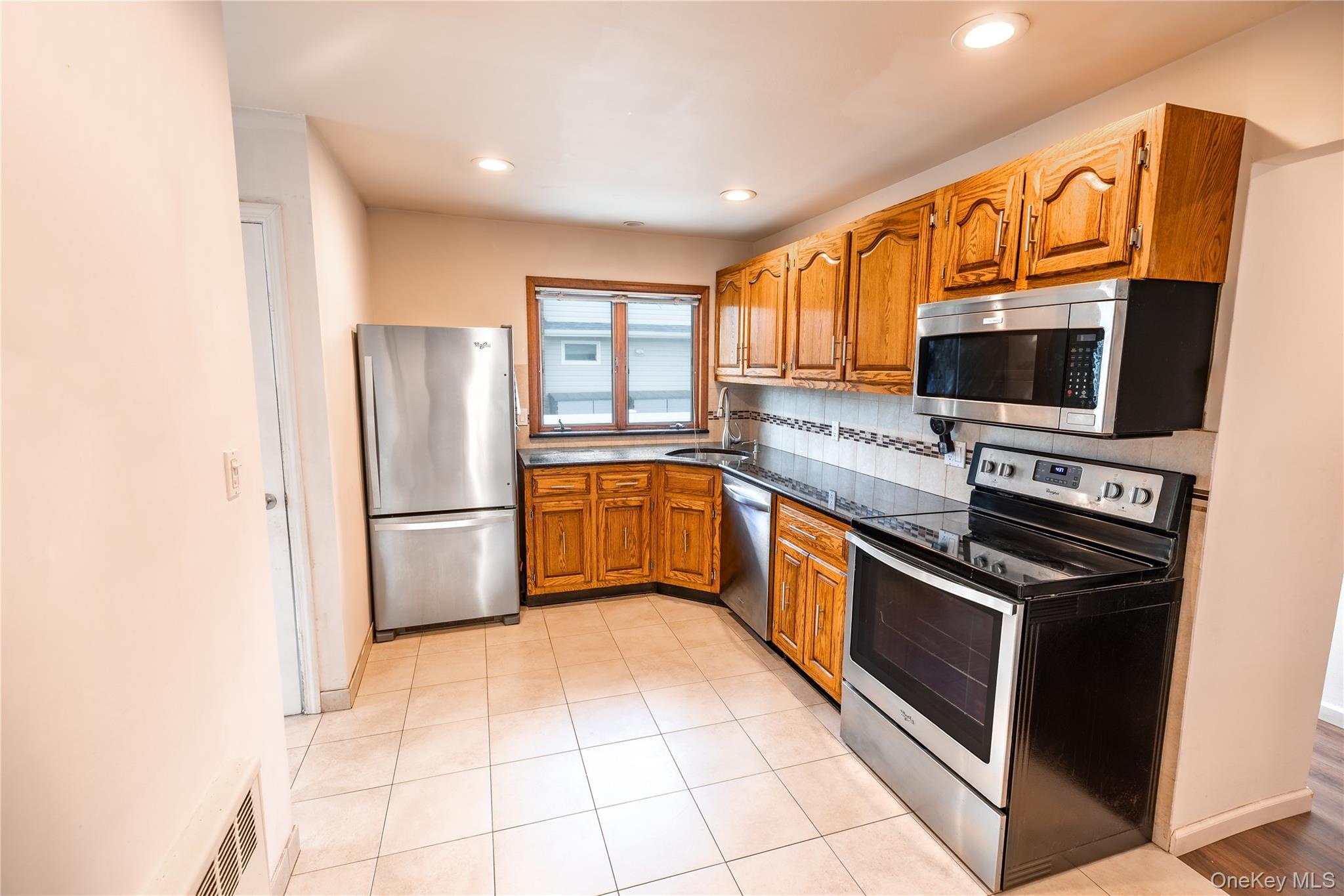 Single Family Murdock Avenue Nassau County, NY 11572, MLS-1008052-5