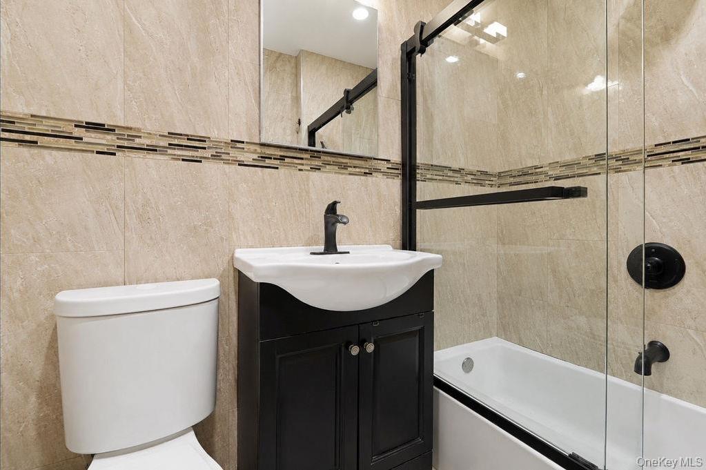 Single Family Harrington Avenue Bronx, NY 10461, MLS-1008066-11
