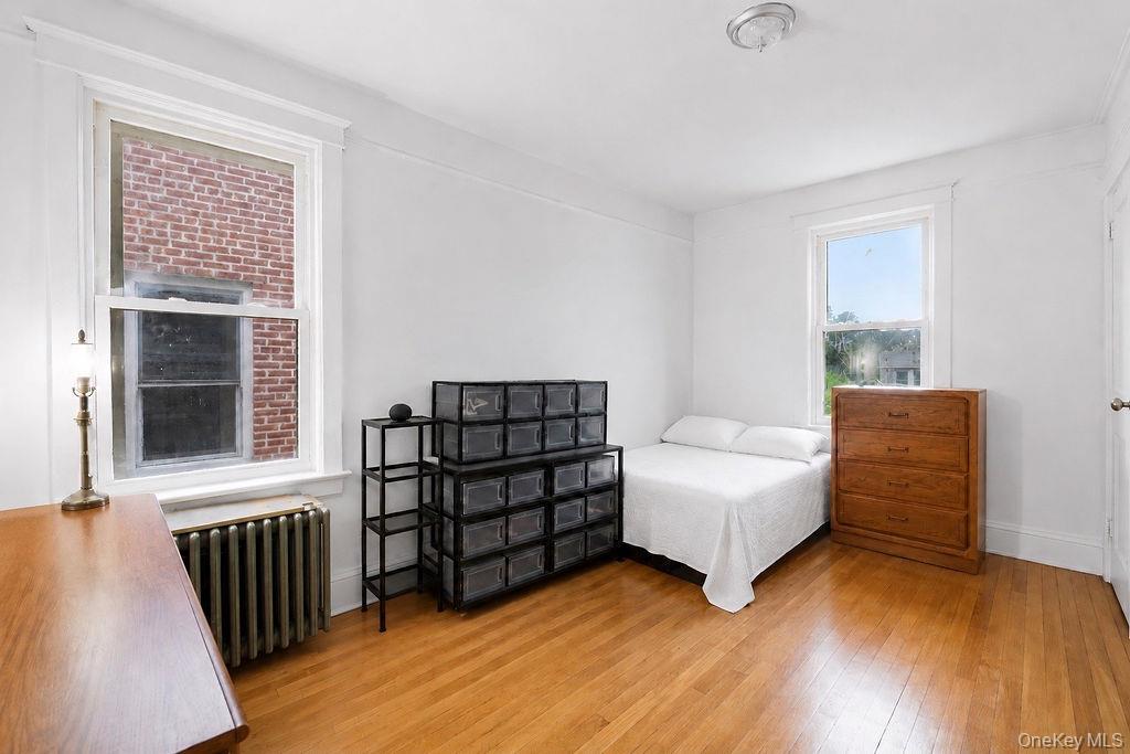 Single Family Harrington Avenue Bronx, NY 10461, MLS-1008066-17