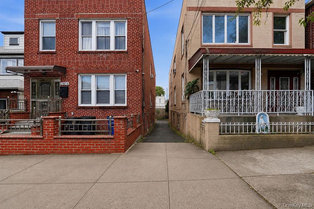 Single Family Harrington Avenue Bronx, NY 10461, MLS-1008066-2