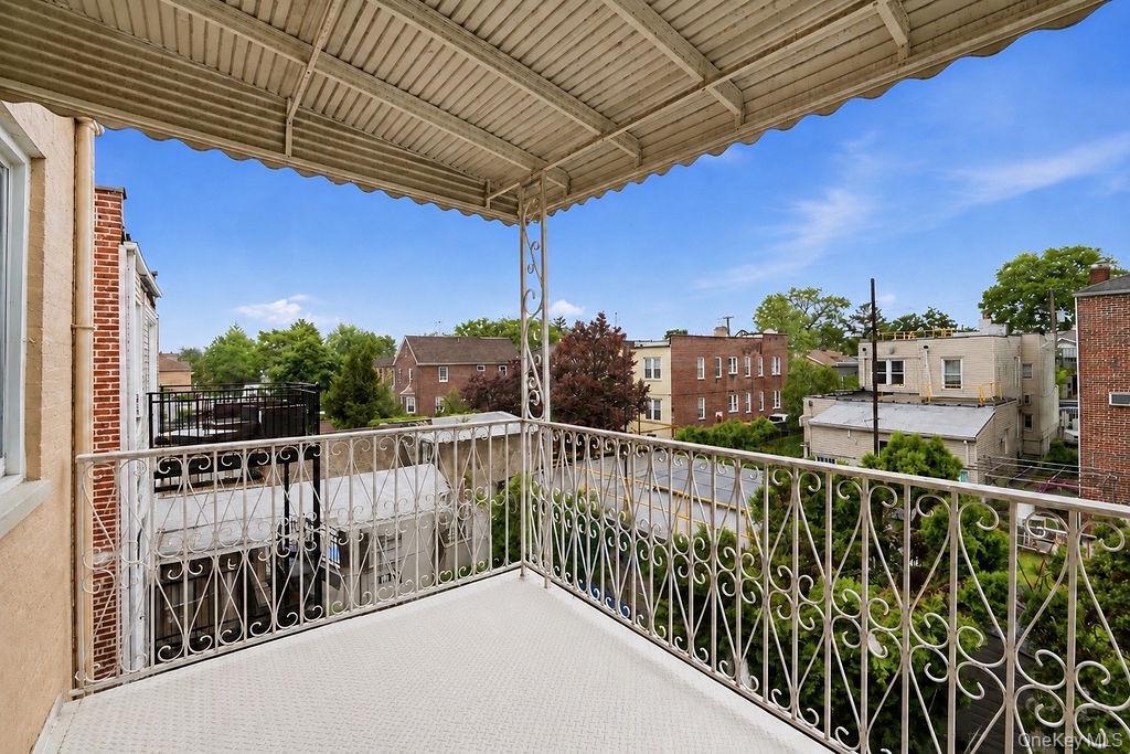 Single Family Harrington Avenue Bronx, NY 10461, MLS-1008066-21