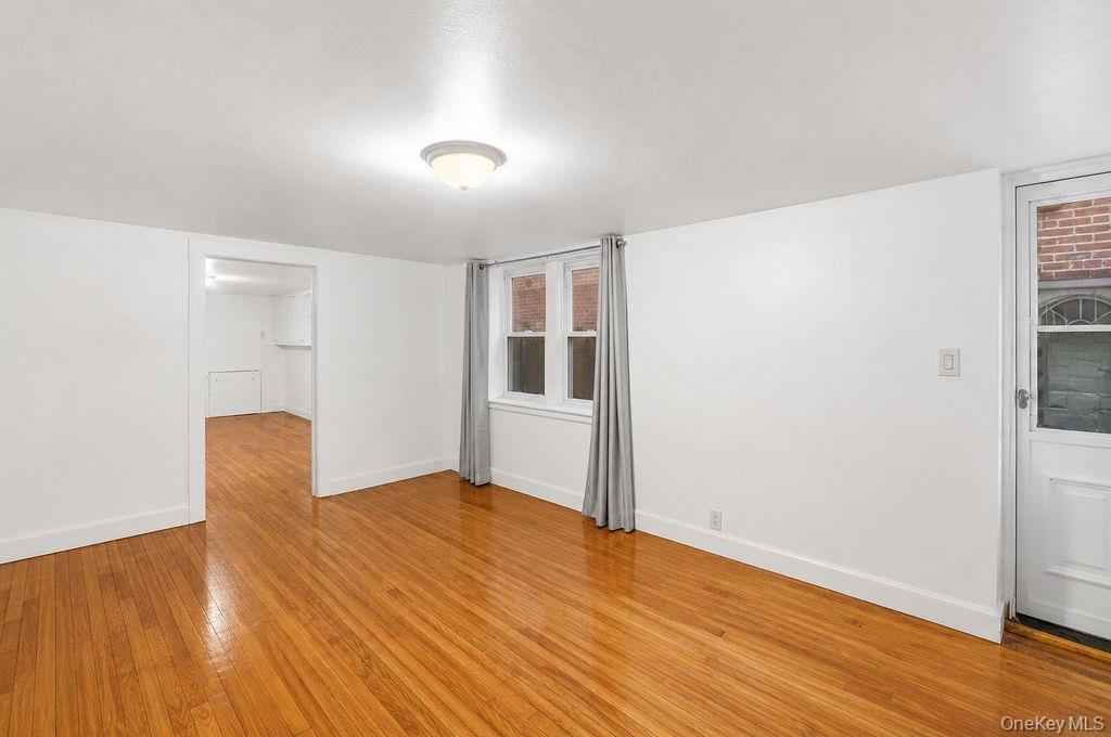 Single Family Harrington Avenue Bronx, NY 10461, MLS-1008066-22
