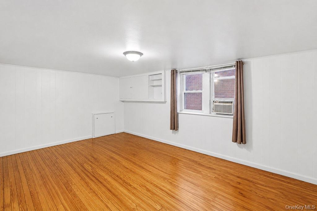 Single Family Harrington Avenue Bronx, NY 10461, MLS-1008066-23
