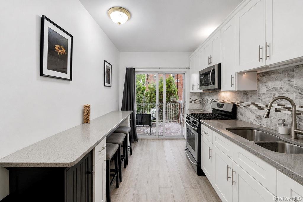 Single Family Harrington Avenue Bronx, NY 10461, MLS-1008066-8