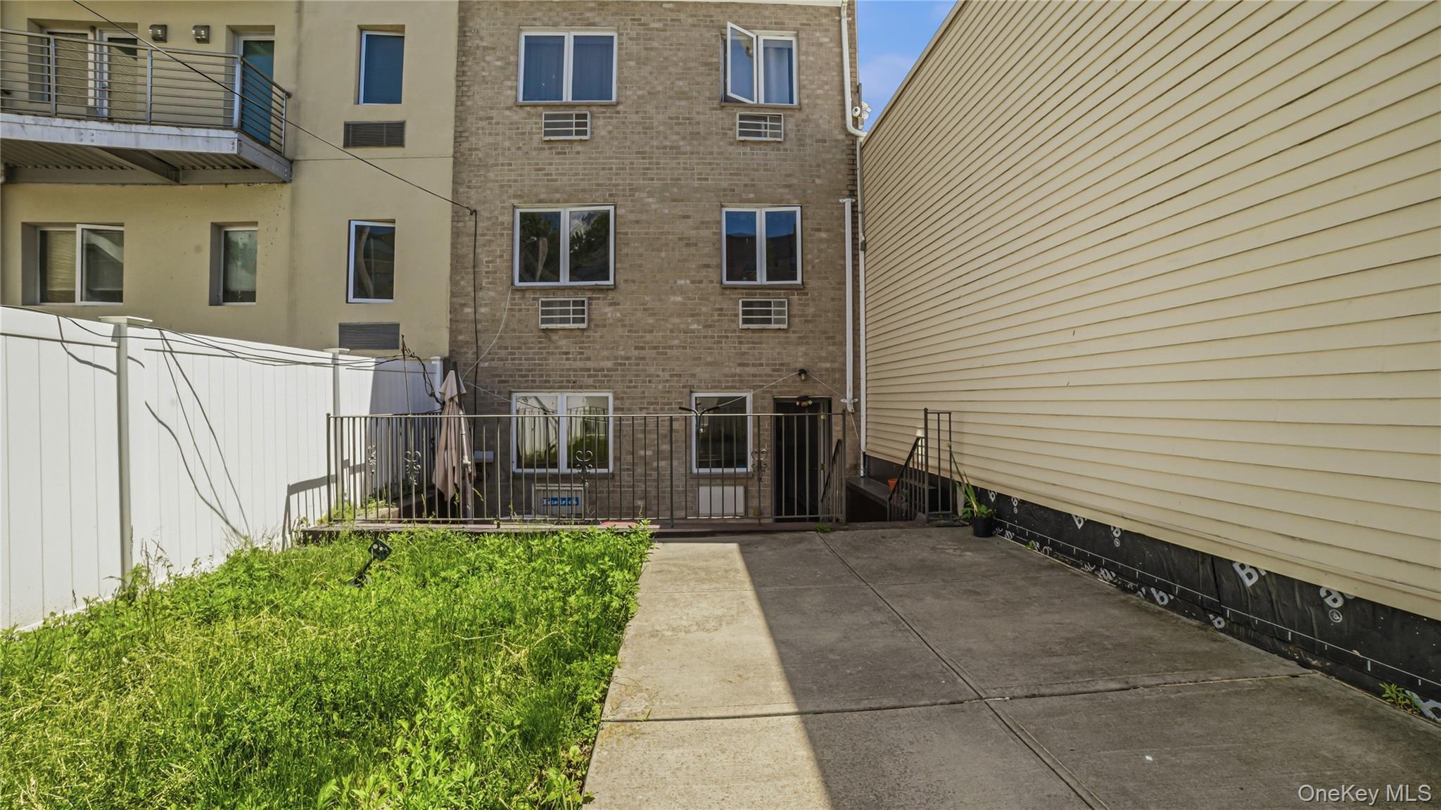 Single Family Colonial Bronx, NY 10461, MLS-1008077-12