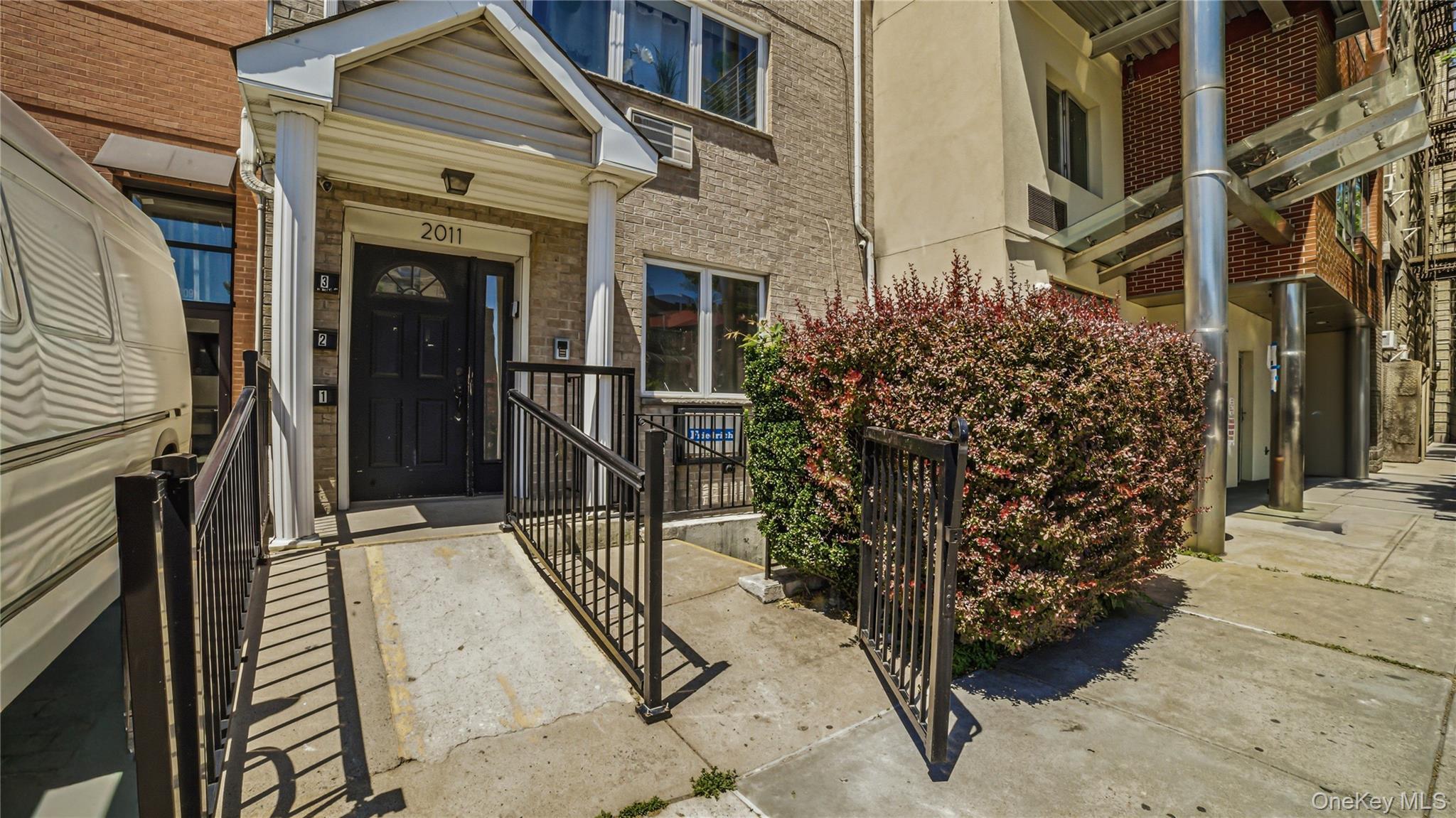 Single Family Colonial  Bronx, NY 10461, MLS-1008077-15