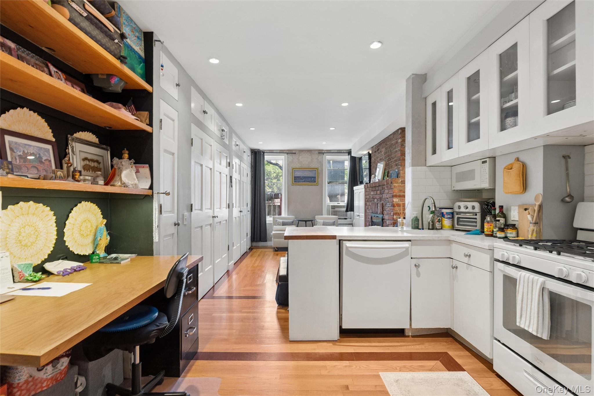 Apartment Cornelia  Manhattan, NY 10014, MLS-1008081-3