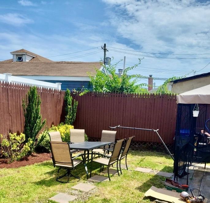 Single Family E 7th Road  Queens, NY 11693, MLS-1008109-23
