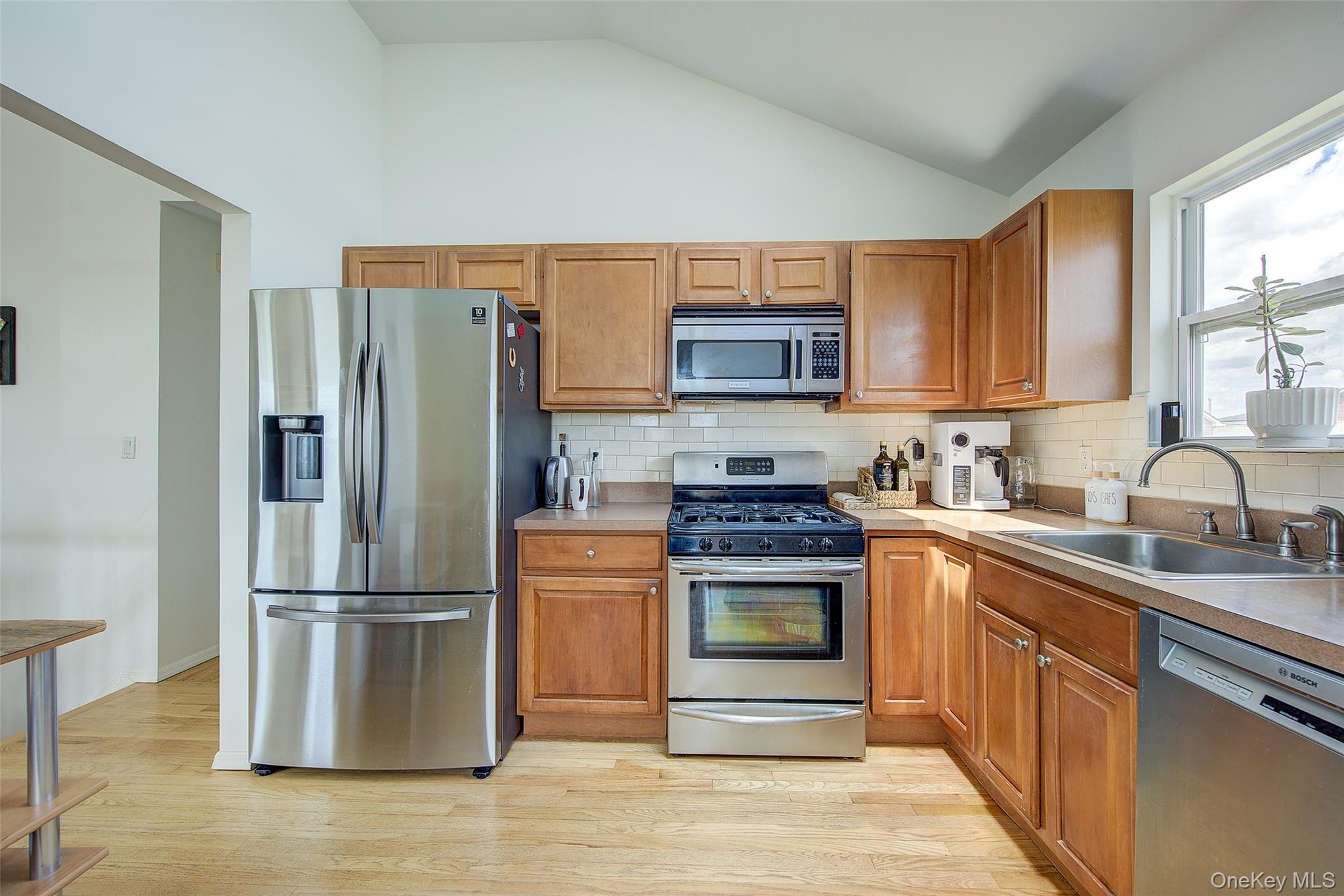 Single Family Arctic Street Suffolk County, NY 11757, MLS-1008168-16