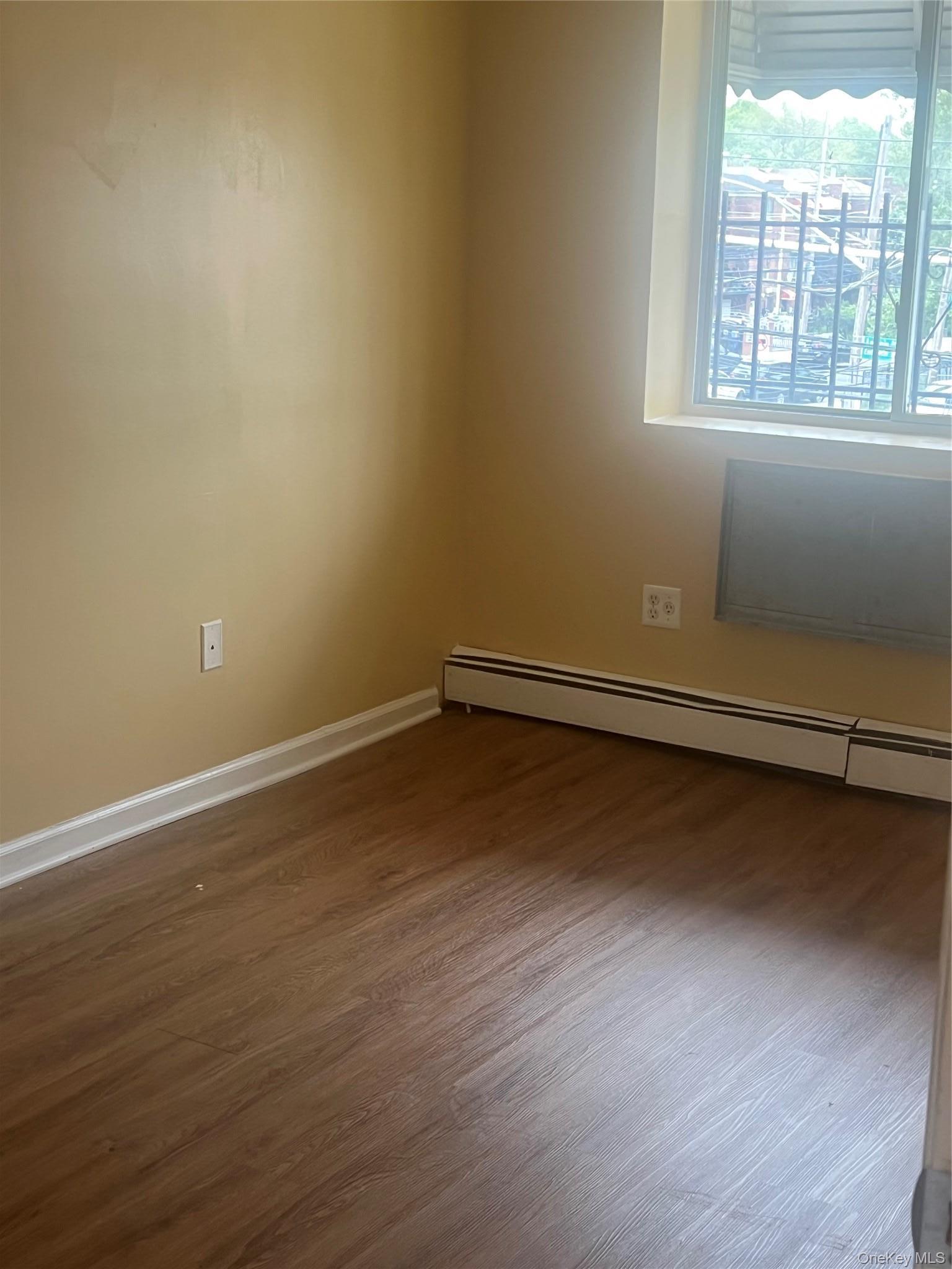 Apartment Laconia Avenue  Bronx, NY 10466, MLS-1008193-2