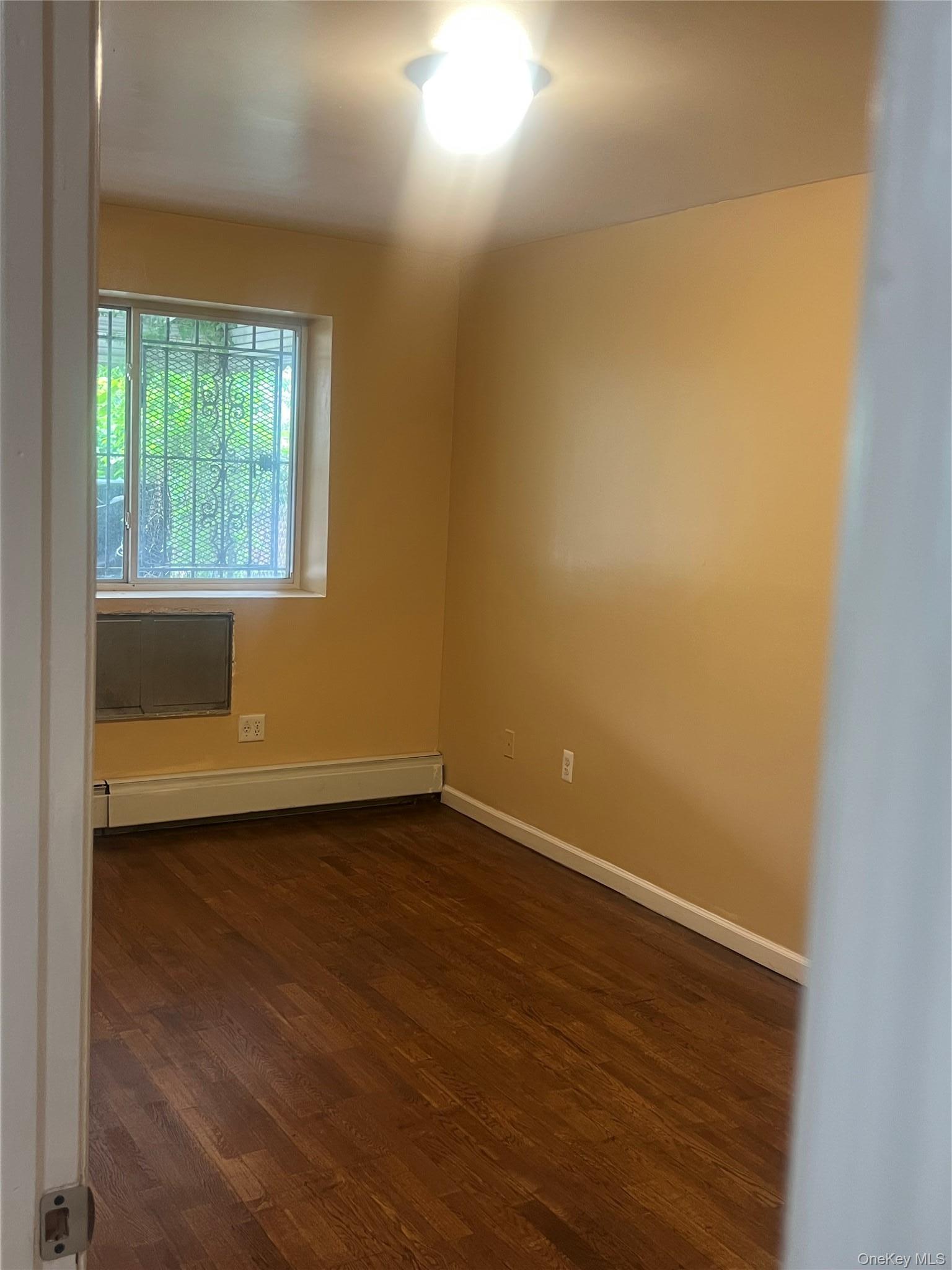 Apartment Laconia Avenue  Bronx, NY 10466, MLS-1008193-3