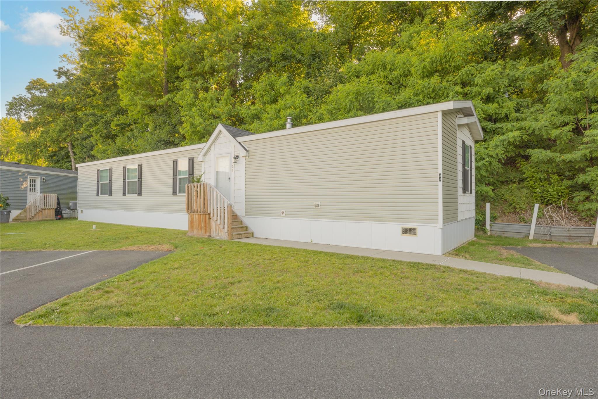 Single Family Leeward Rockland County, NY 10980, MLS-1008207-2