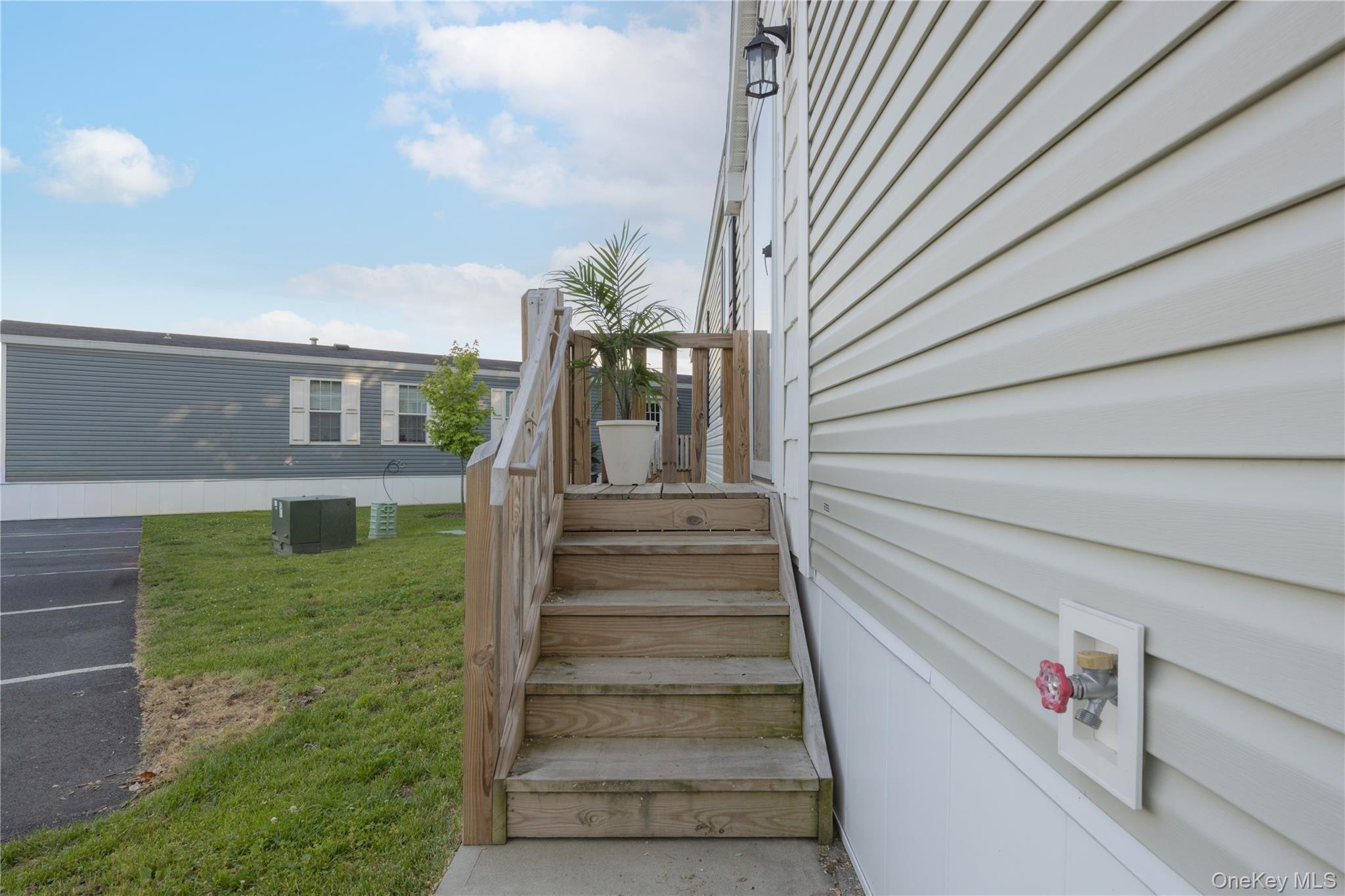 Single Family Leeward Rockland County, NY 10980, MLS-1008207-22