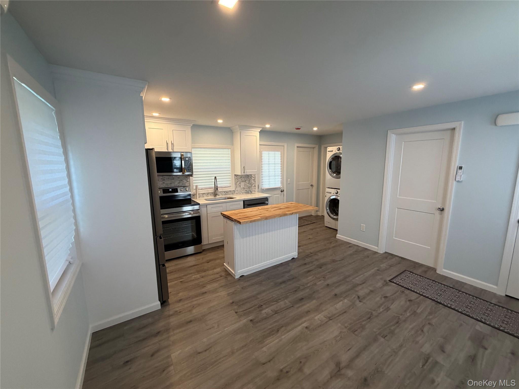 Single Family Fulton Avenue  Suffolk County, NY 11950, MLS-1008256-10