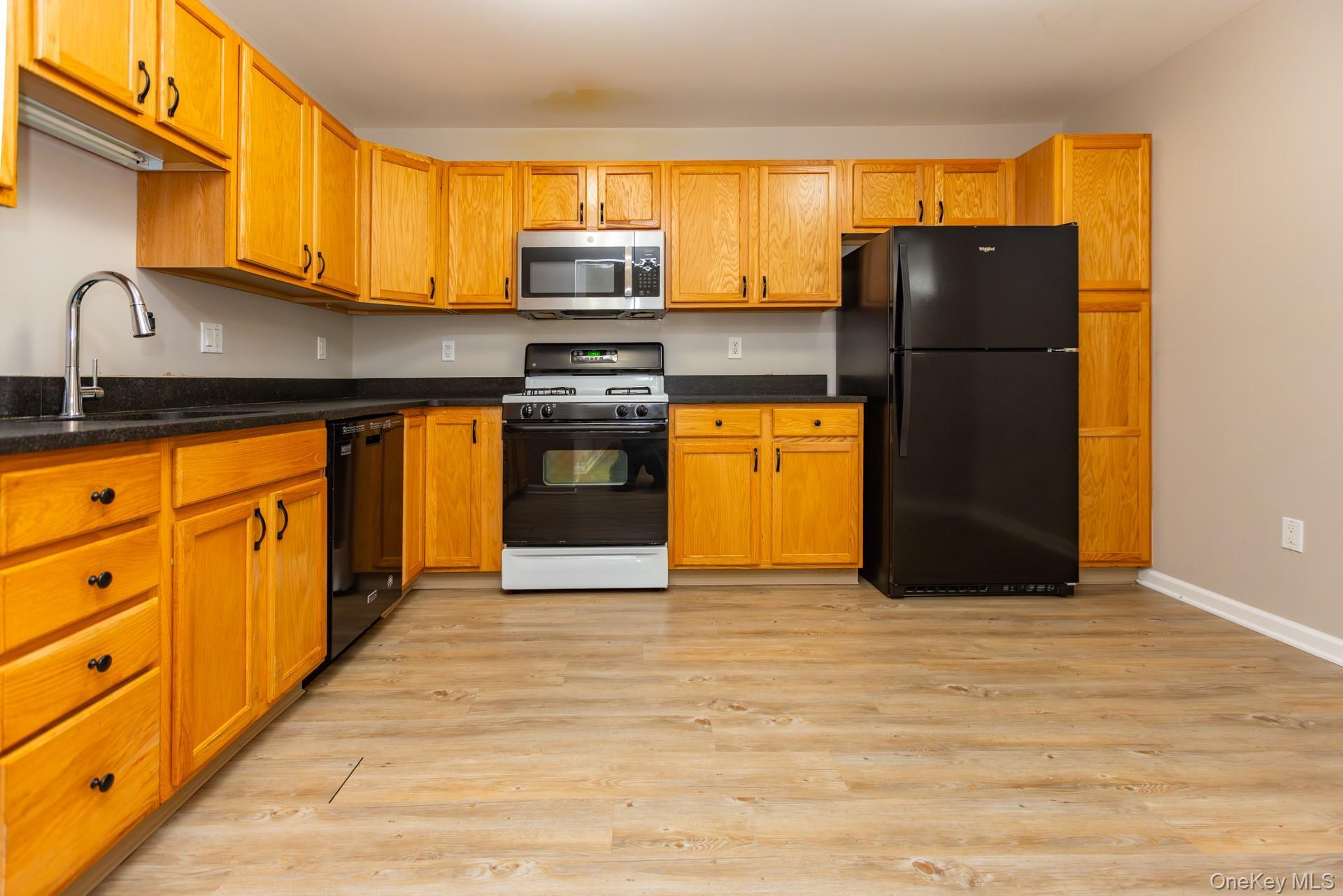 Single Family Crystal Hill Lane Dutchess County, NY 12603, MLS-1008288-6