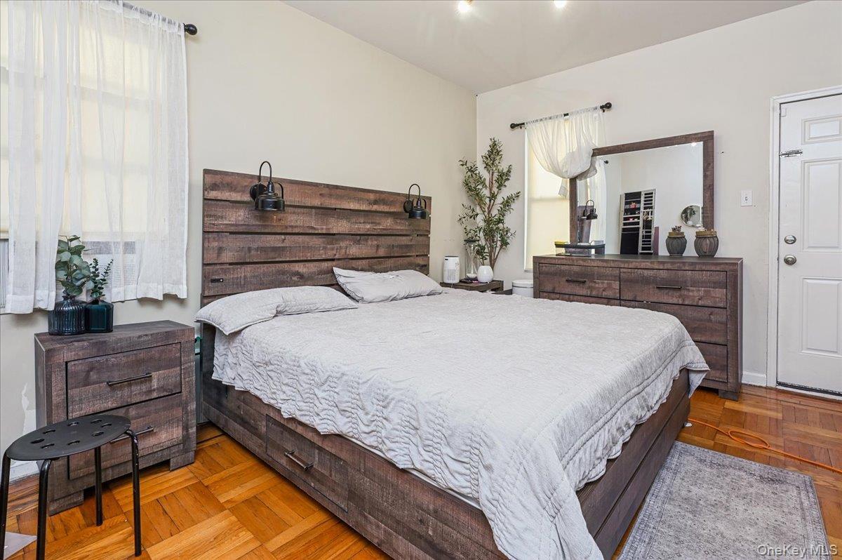 Single Family Stell Bronx, NY 10469, MLS-1008385-11