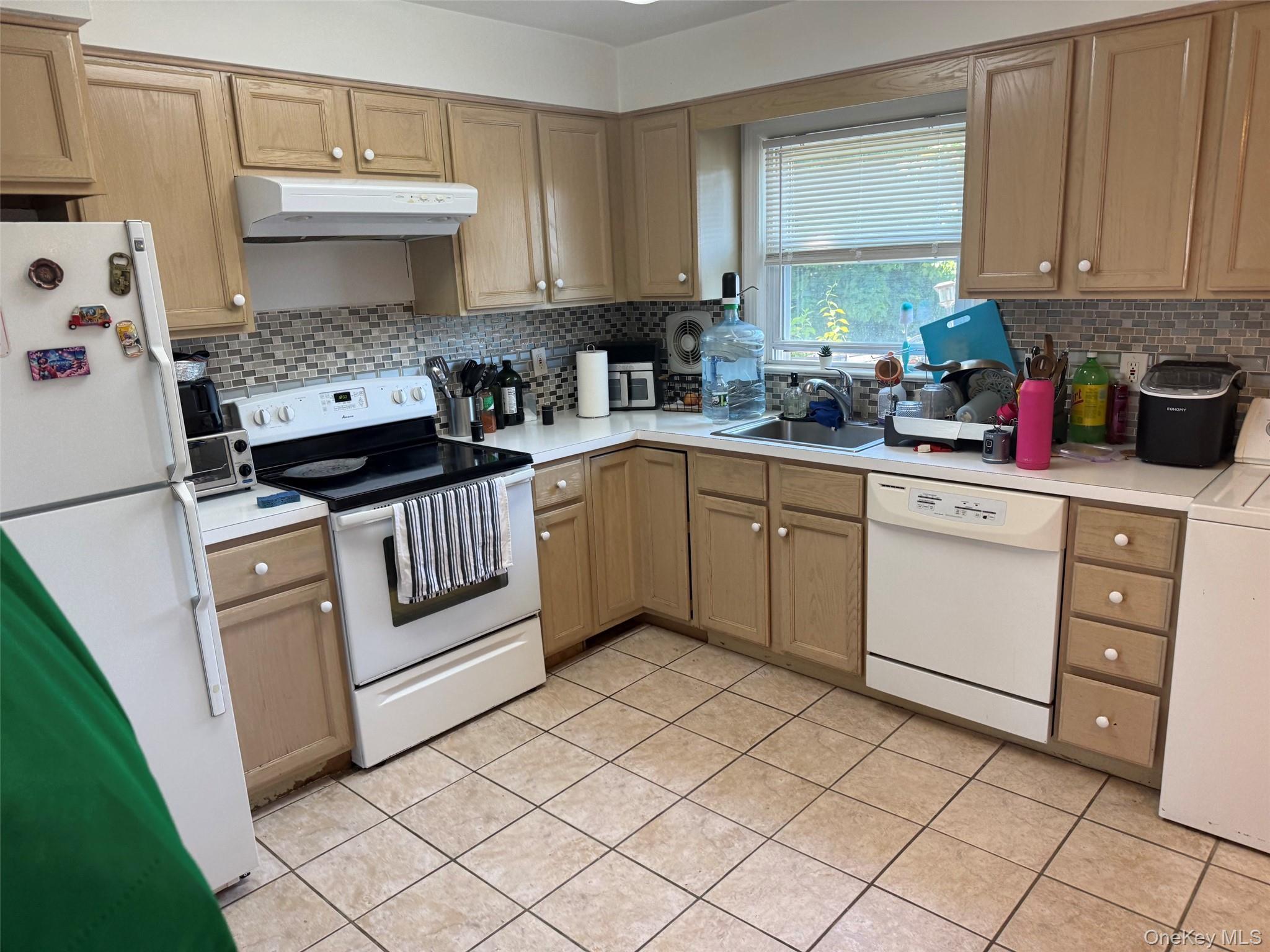 Single Family Westchester Avenue Westchester County, NY 10573, MLS-1008396-2